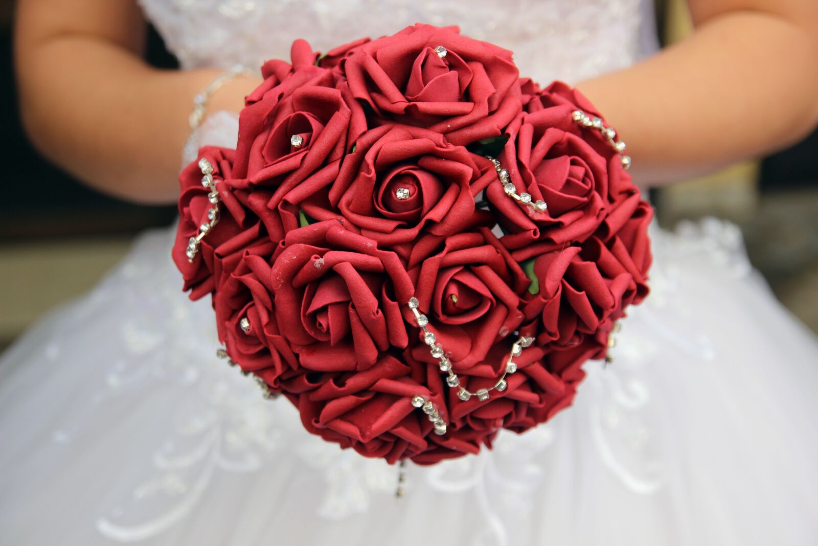 Canon EOS 600D (Rebel EOS T3i / EOS Kiss X5) sample photo. Flower, bride, wedding photography