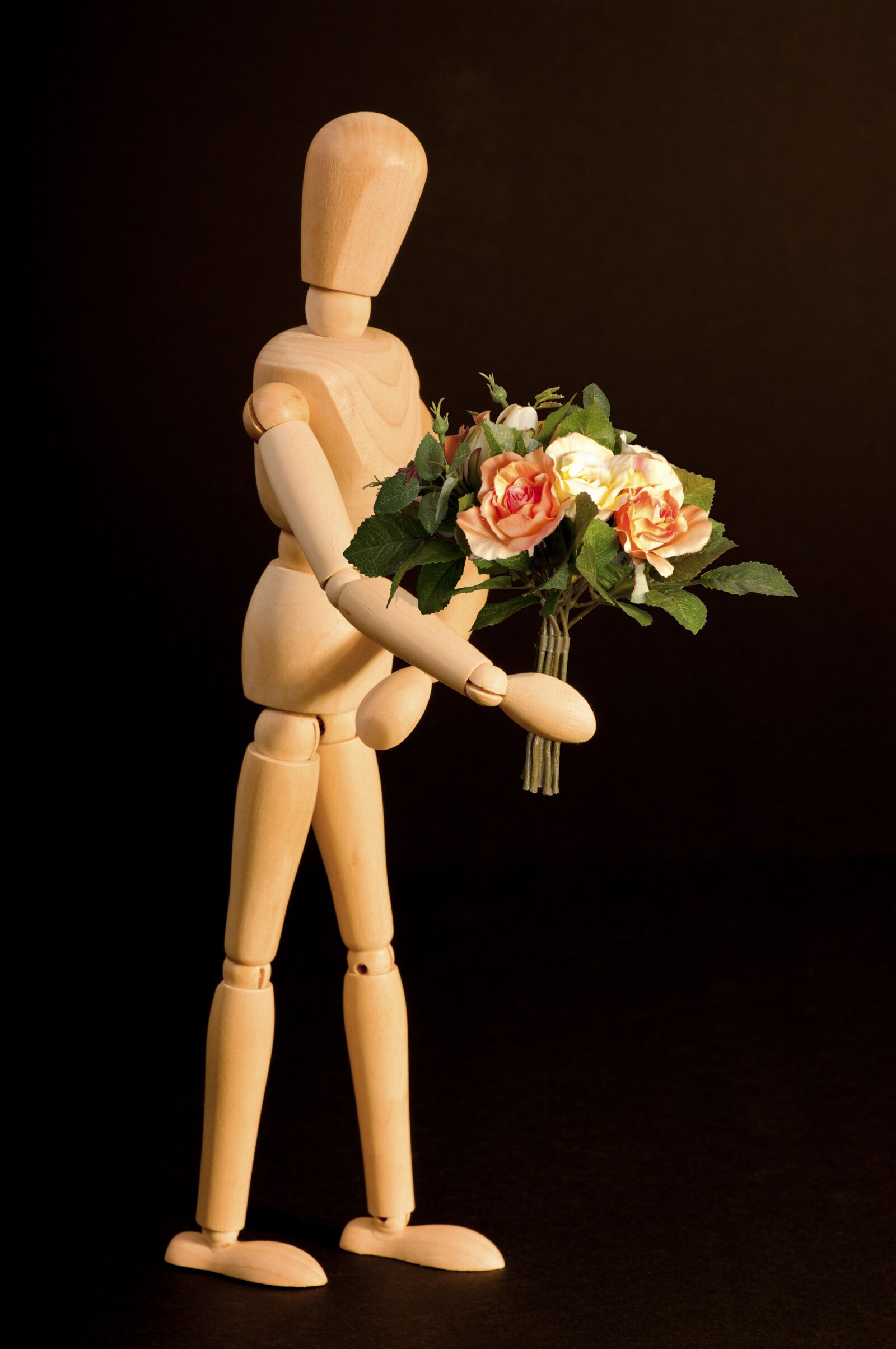 Pentax K20D sample photo. Holzmann, wood doll, bouquet photography