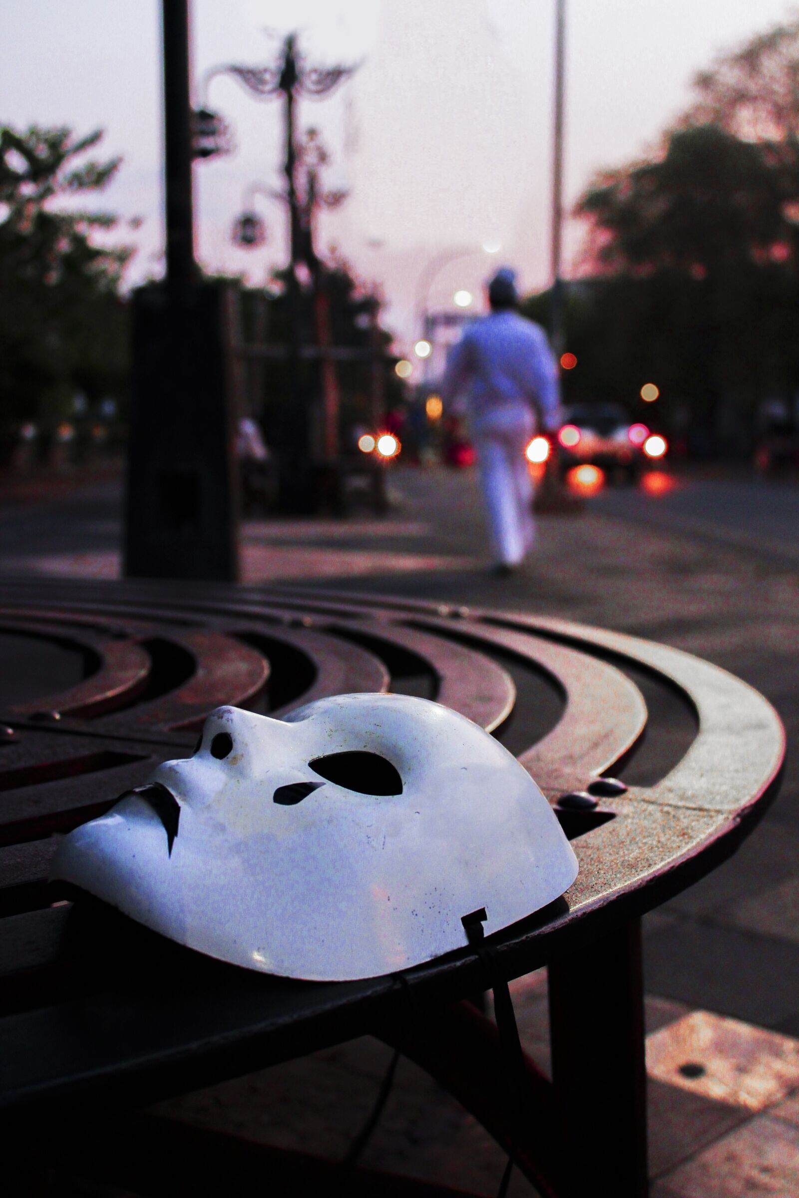 Canon EOS 600D (Rebel EOS T3i / EOS Kiss X5) sample photo. Sad, mask, dramatic photography