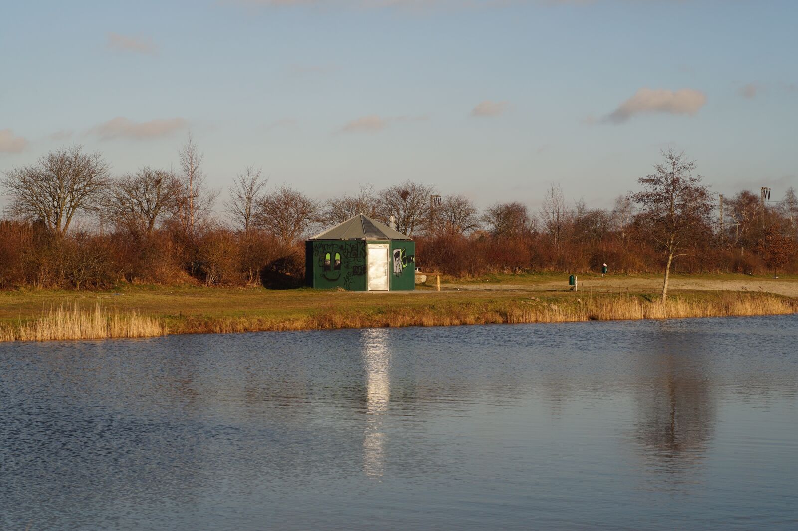 Sony SLT-A58 sample photo. Badesee, umkleidehaus, privy photography