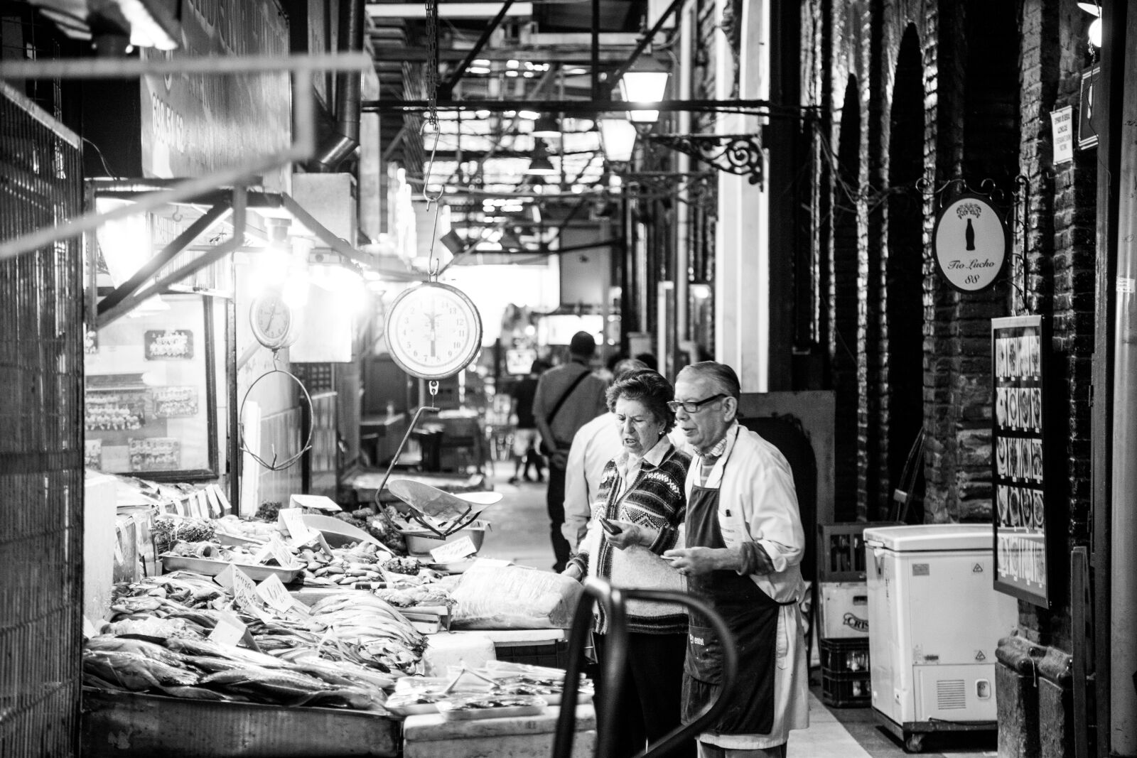 Canon EOS 5D Mark II sample photo. Fish market, market, traditionally photography