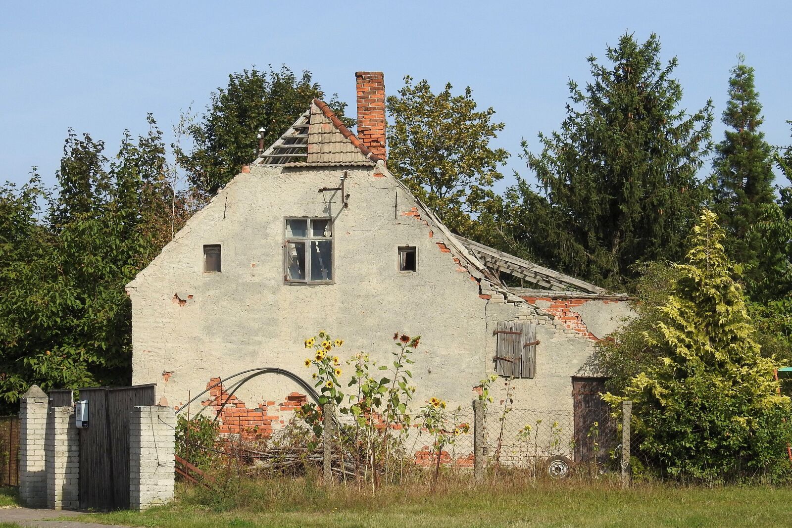 Nikon Coolpix P900 sample photo. House, ruin, old photography