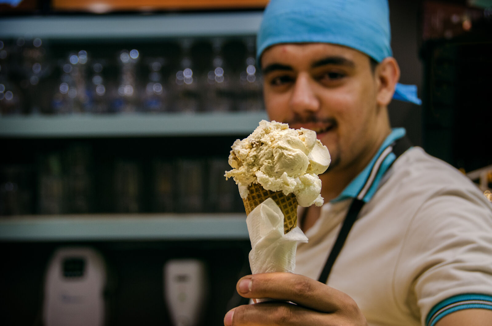 Nikon D5100 sample photo. Adult, bar, blur, business photography