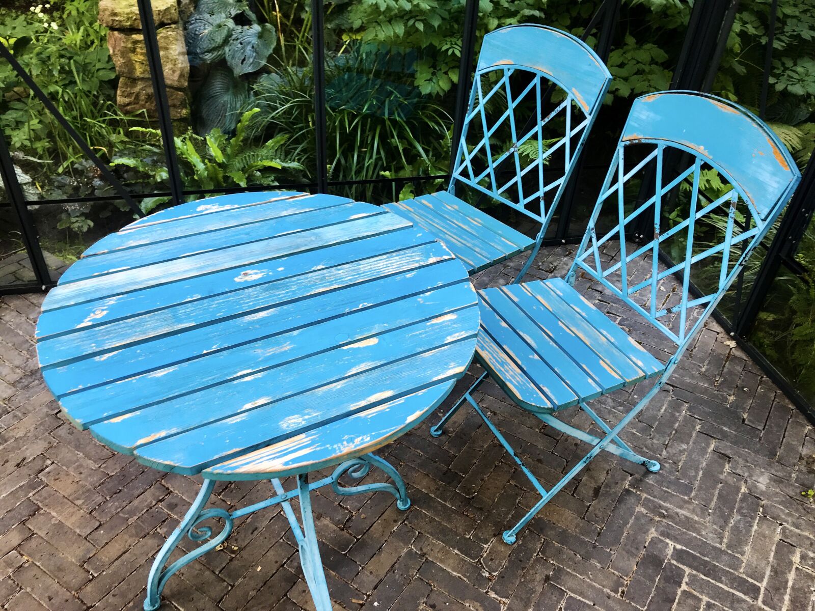 iPhone 7 back camera 3.99mm f/1.8 sample photo. Chairs, table, wood chairs photography