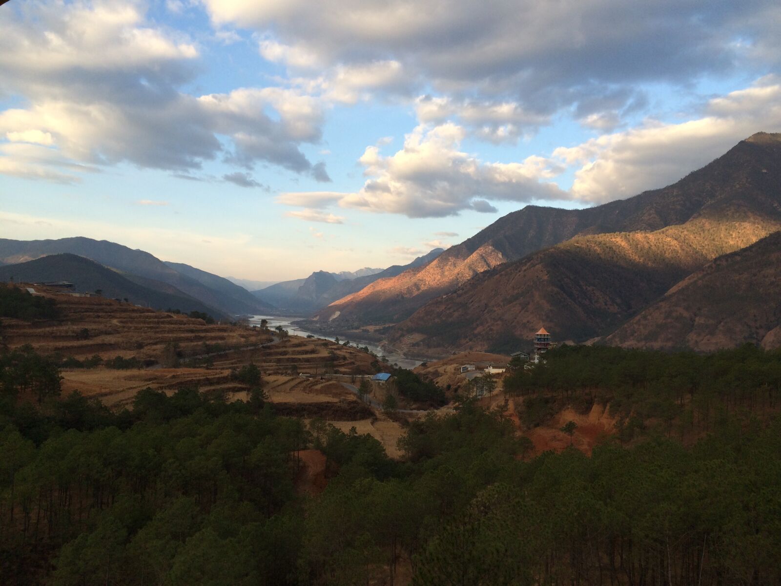 iPhone 5s back camera 4.15mm f/2.2 sample photo. Yunnan landscape, than views photography