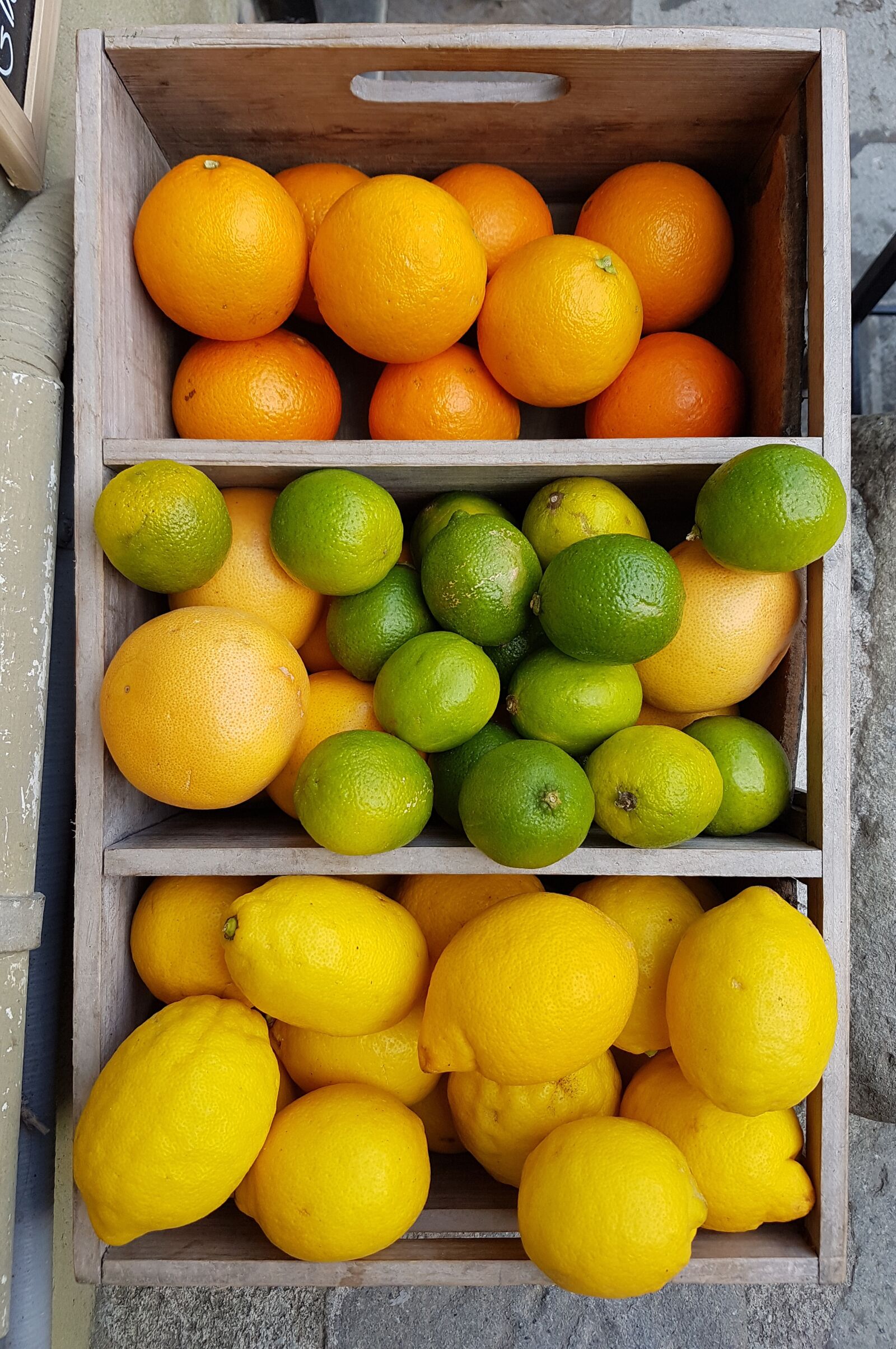 Samsung Galaxy S7 Edge sample photo. Box, lemons, citrus photography