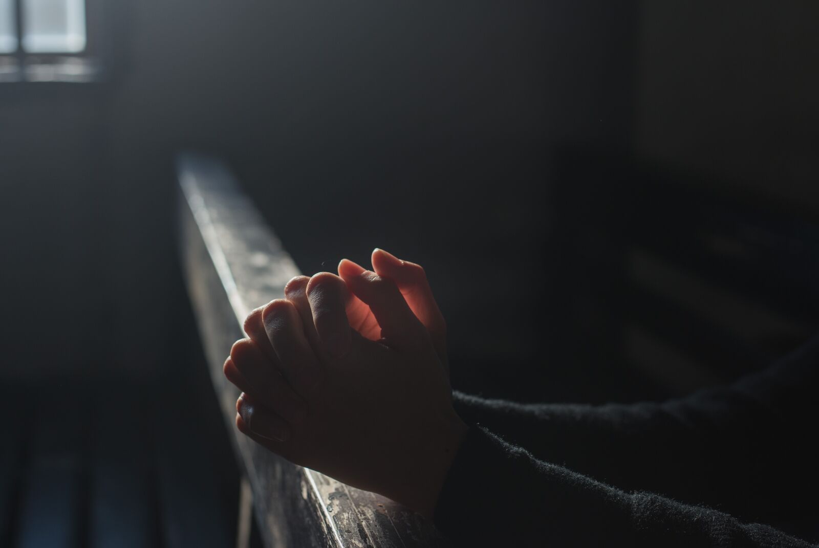 Canon EF 50mm F1.8 II sample photo. Prayer, hands, church photography