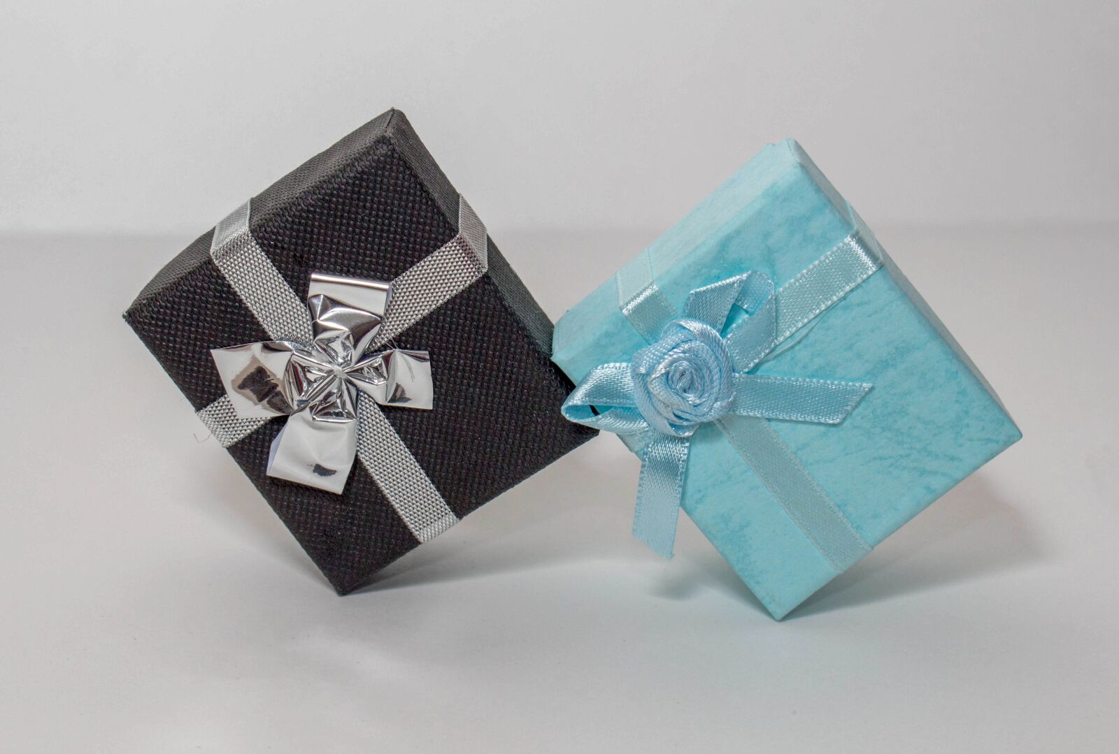Canon EOS 700D (EOS Rebel T5i / EOS Kiss X7i) sample photo. Gift, jewelry, box photography