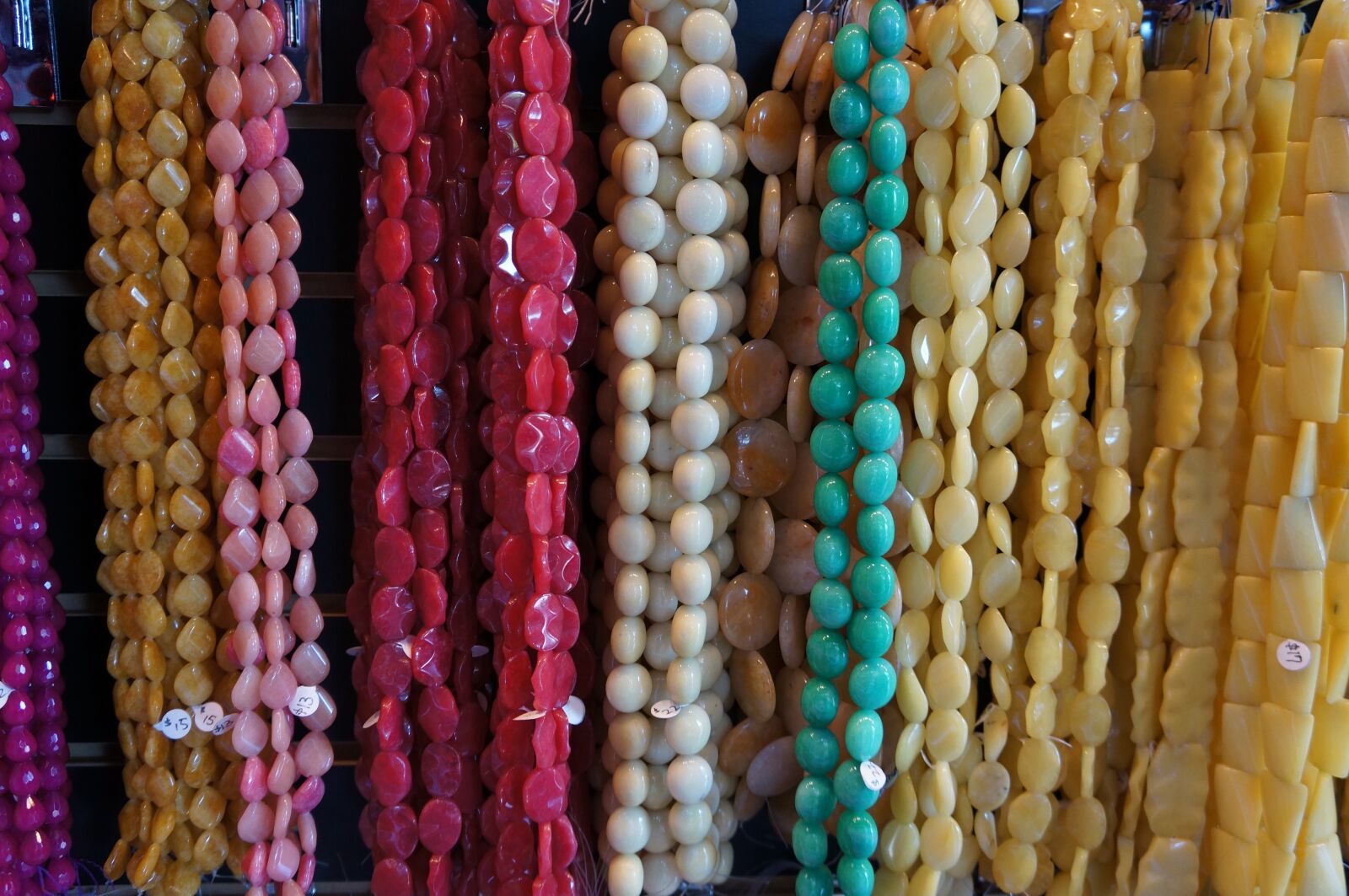 Sony Alpha NEX-5N sample photo. Necklace, colors, colorful photography