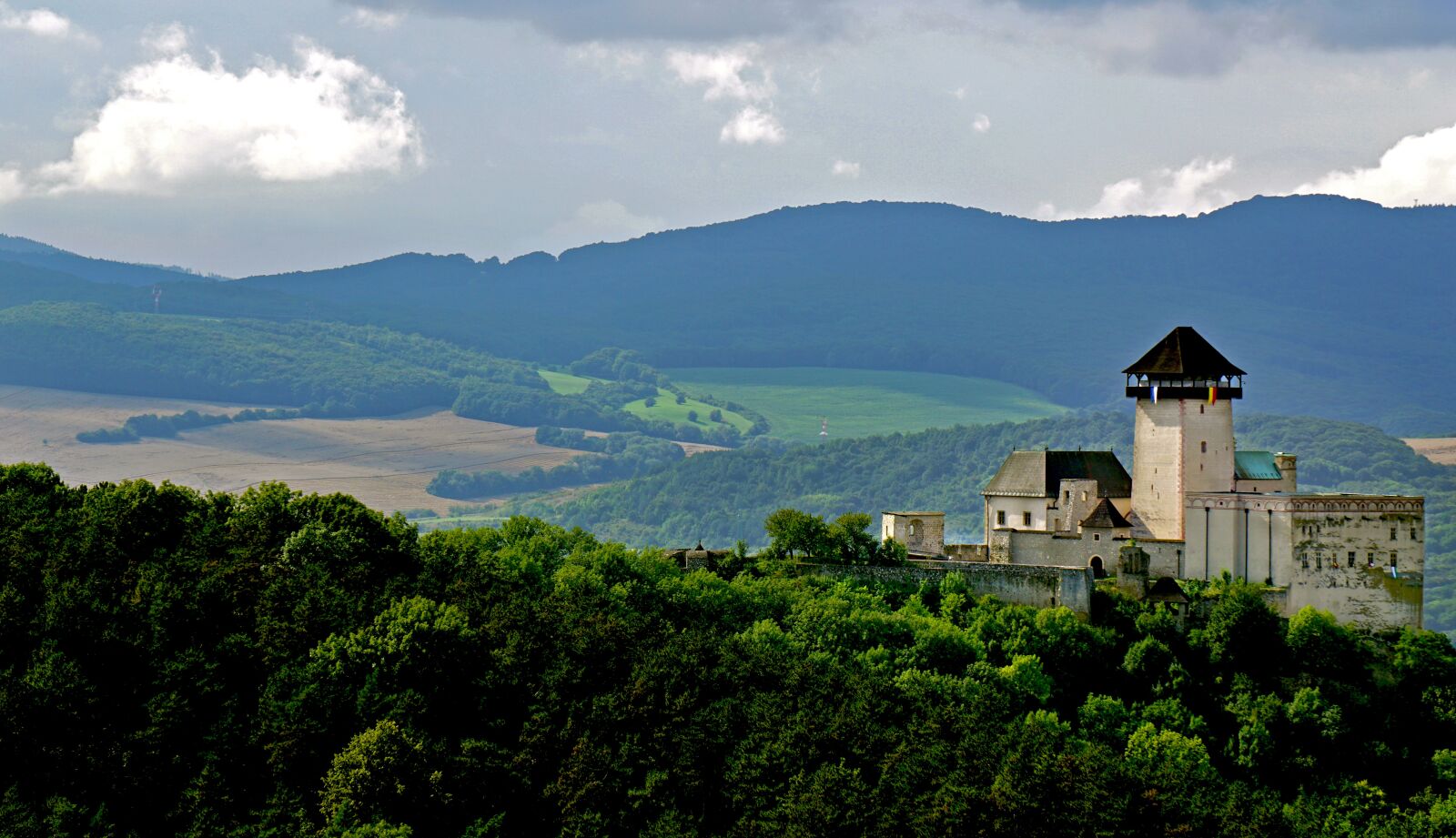 Sony E 55-210mm F4.5-6.3 OSS sample photo. Castle, nature, slovakia photography