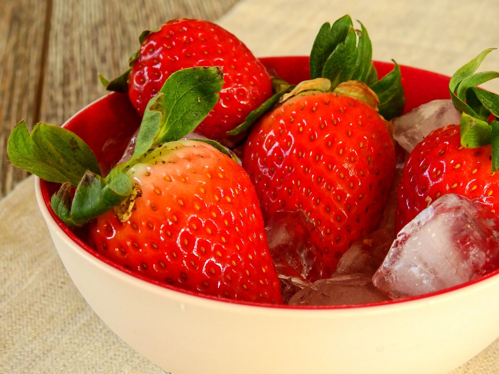 Nikon Coolpix P900 sample photo. Strawberries, berries, fruits photography