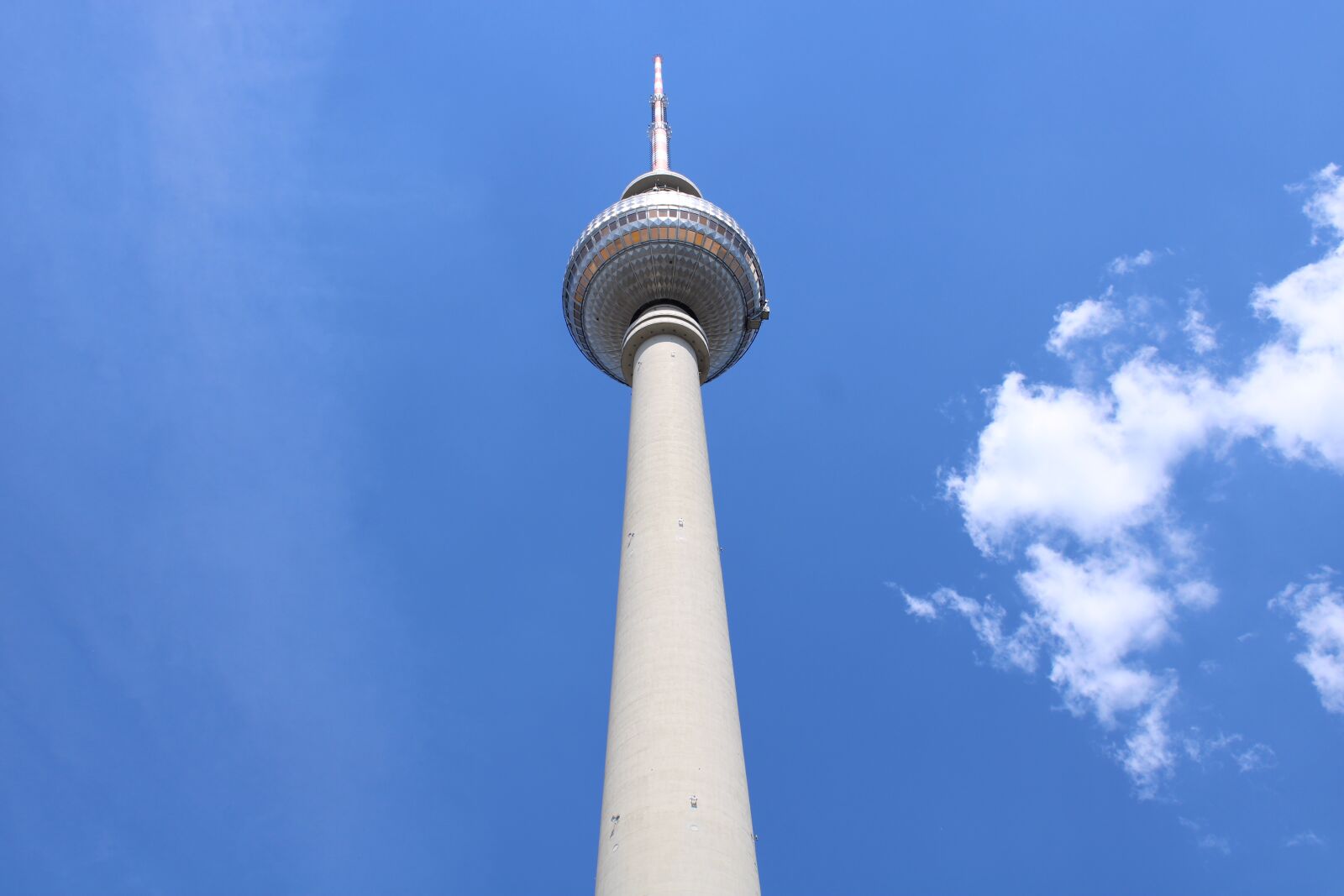 Canon EOS 2000D (EOS Rebel T7 / EOS Kiss X90 / EOS 1500D) sample photo. Tv tower, alexanderplatz, landmark photography