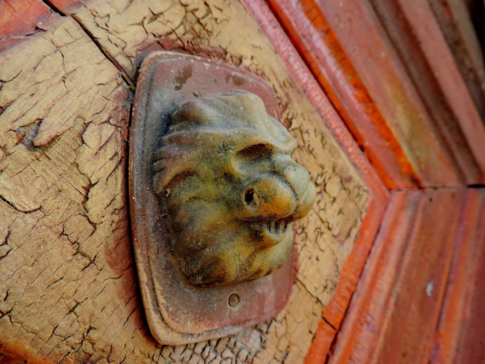 Nikon Coolpix P520 sample photo. Texture, old, food, wall photography