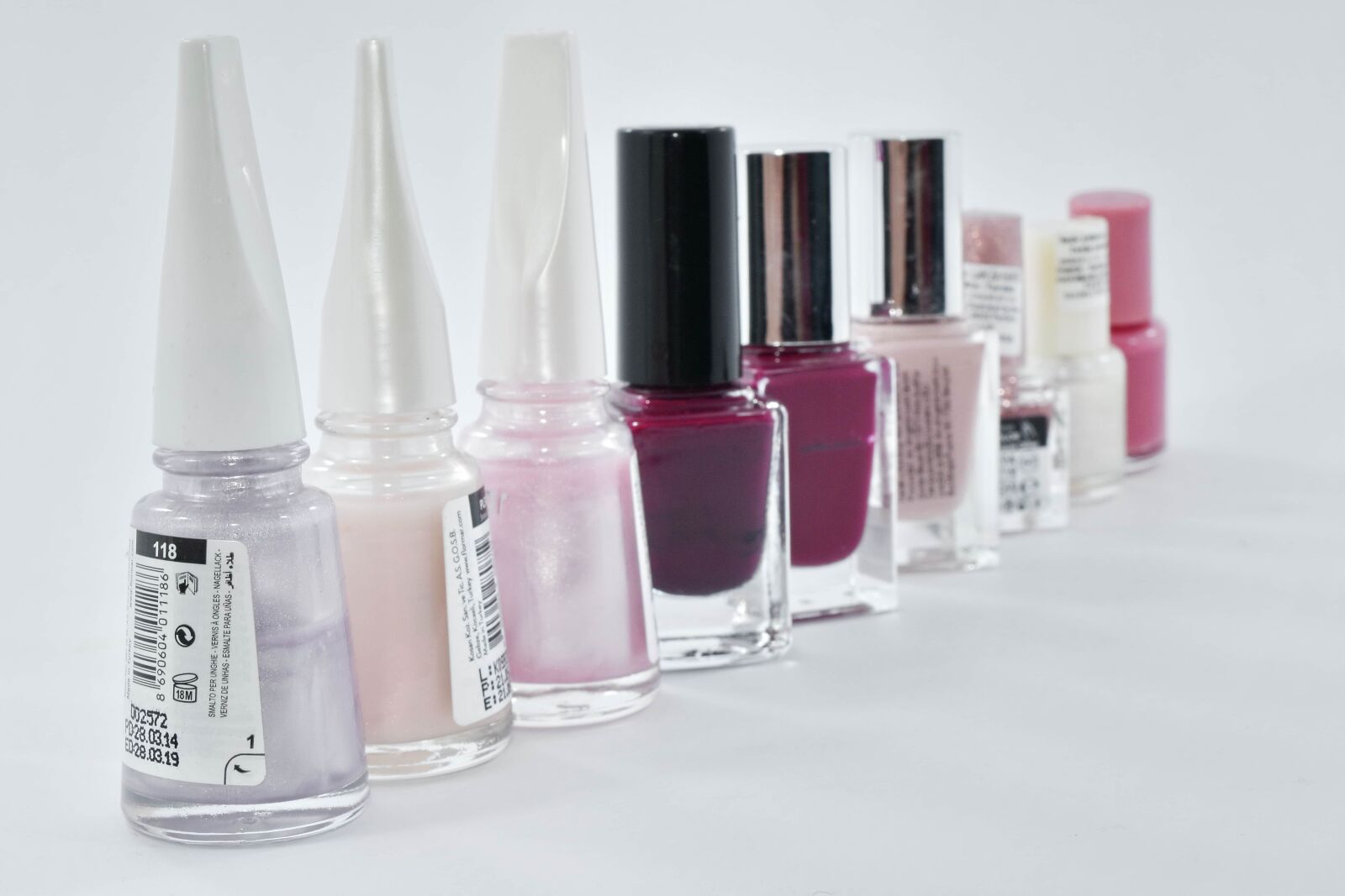 Nikon D5500 sample photo. Manicure, paint, treatment, cosmetics photography