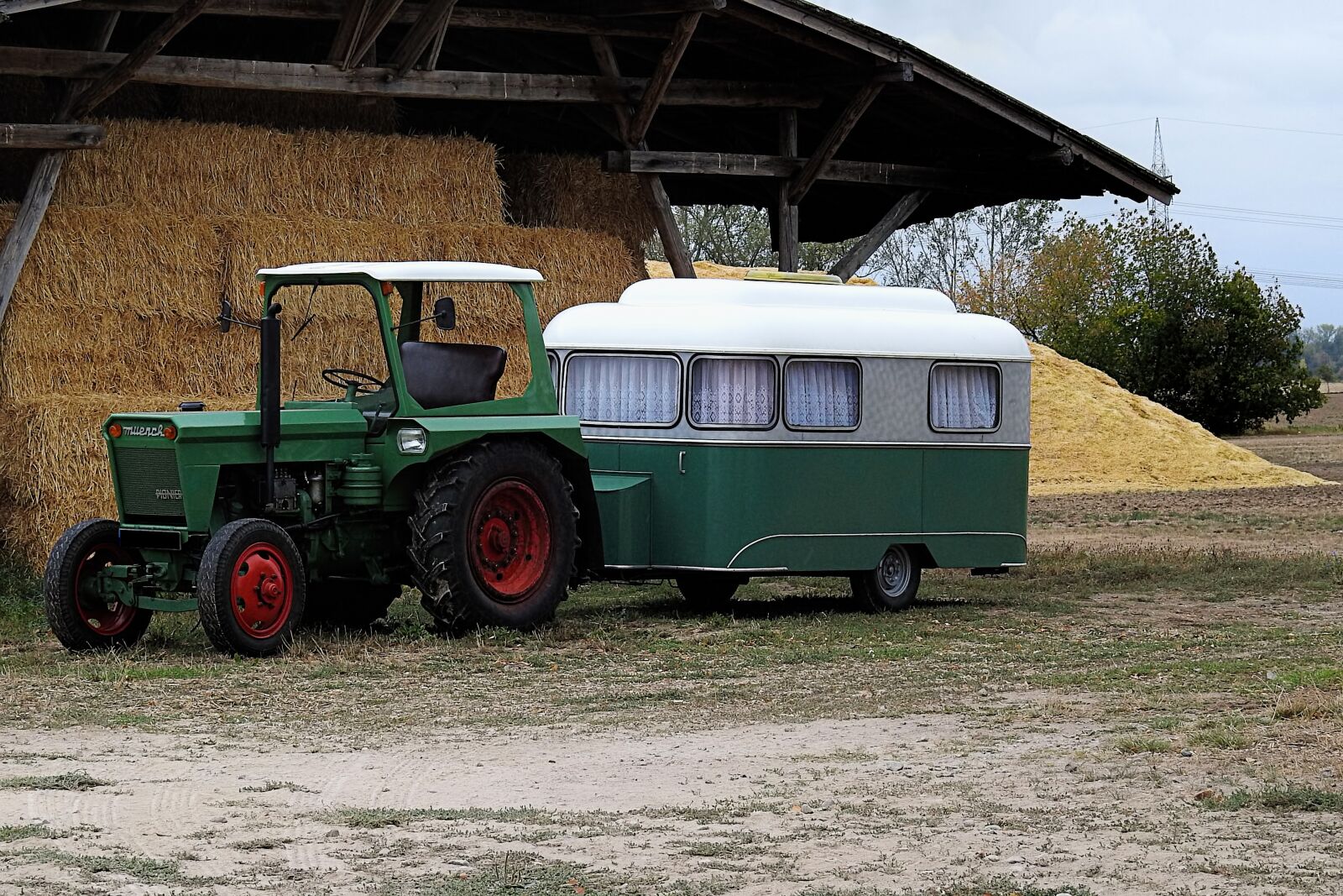 Nikon Coolpix P900 sample photo. Tractor, caravan, field barn photography