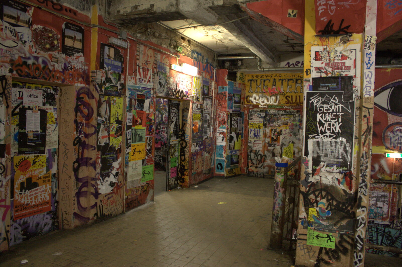 Canon EOS 450D (EOS Rebel XSi / EOS Kiss X2) sample photo. Berlin, germany, tacheles, gallery photography