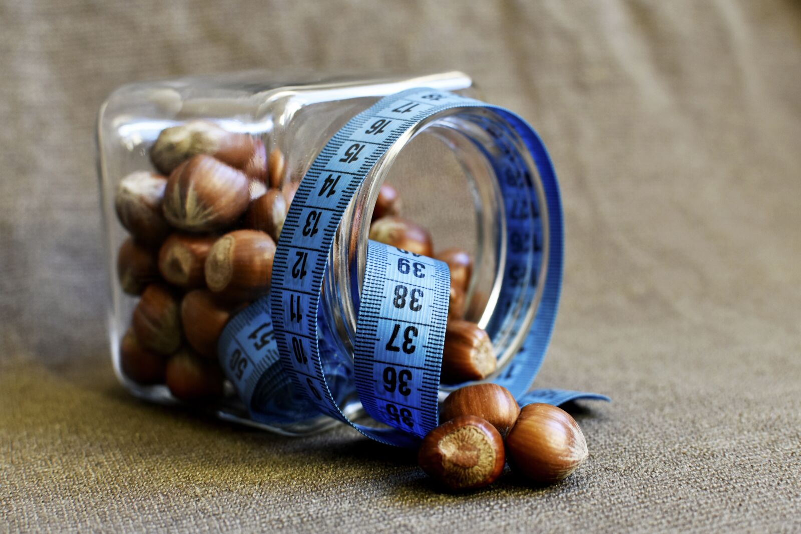 Nikon D7200 sample photo. Hazelnuts, measuring, weight loss photography