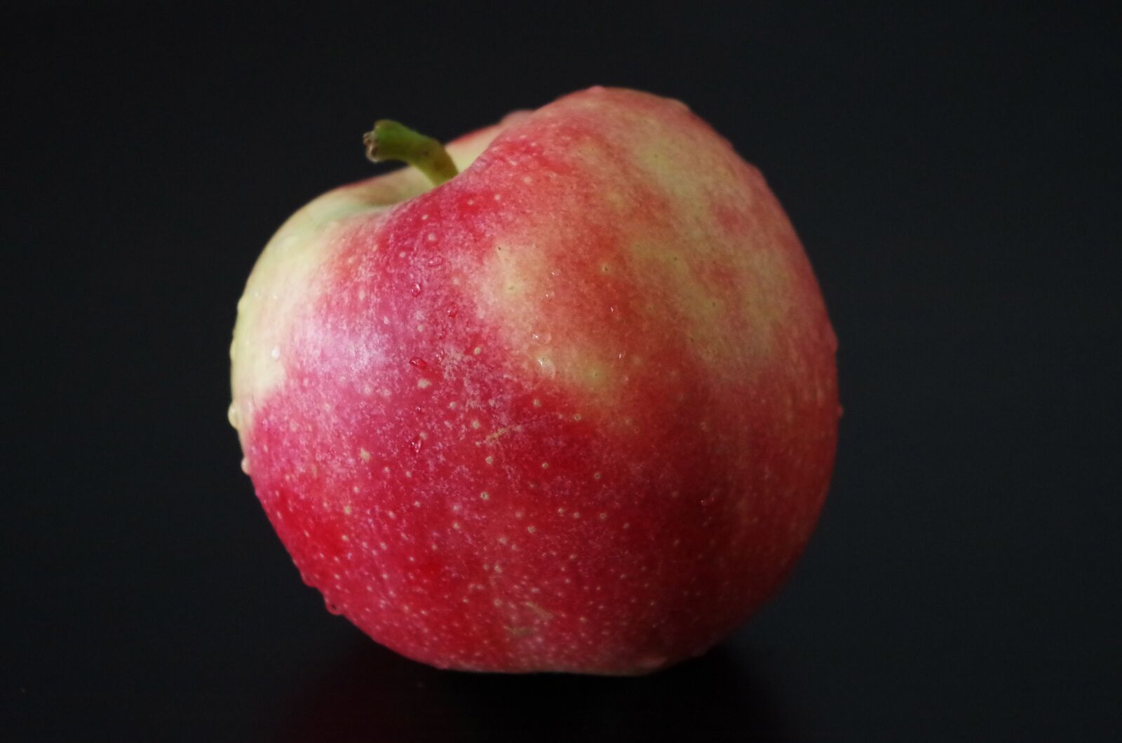 Pentax K-500 sample photo. Apple, fruit, health photography