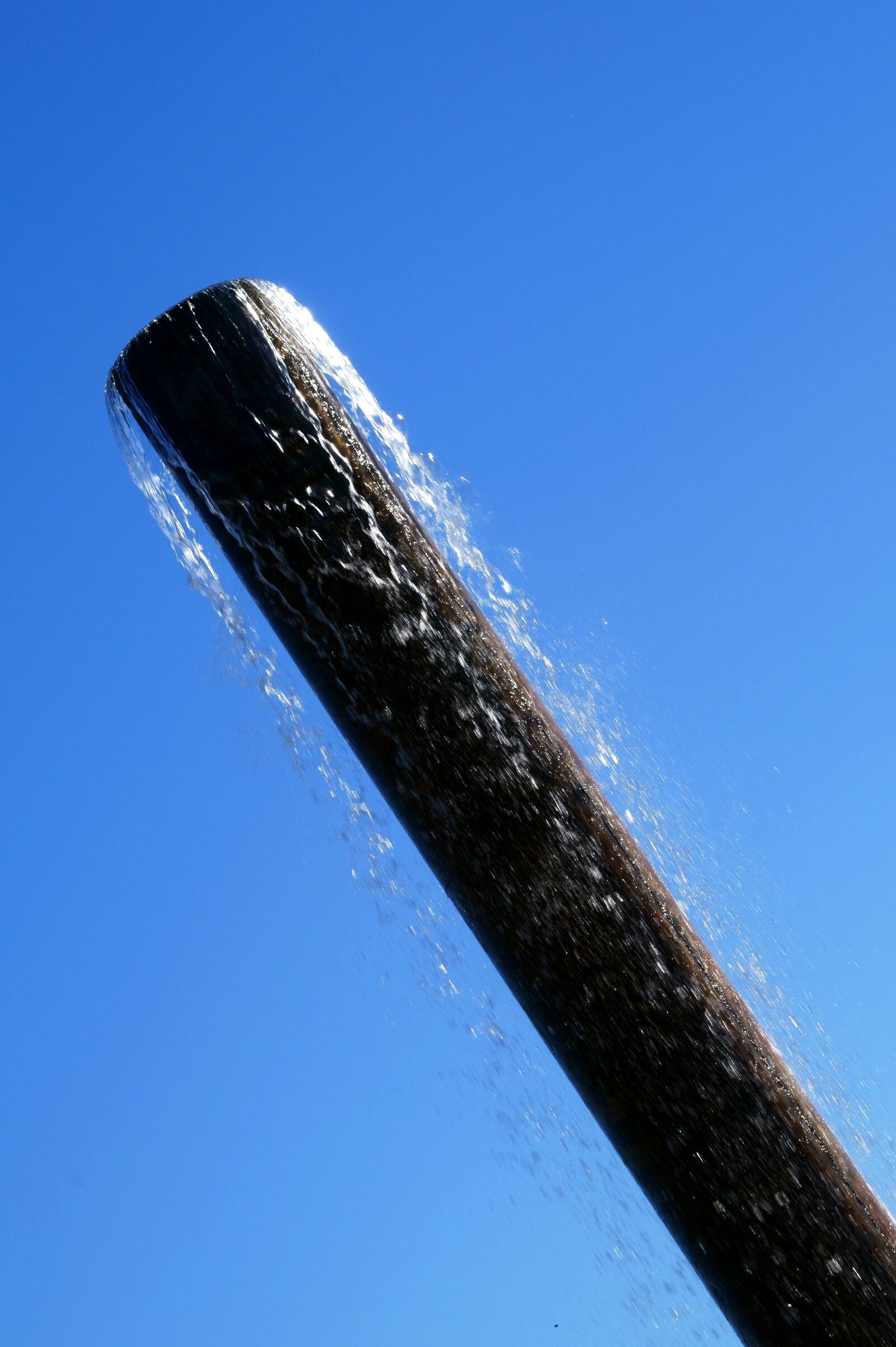 Sony SLT-A58 + Sony DT 55-200mm F4-5.6 SAM sample photo. Sculpture, modern, water photography