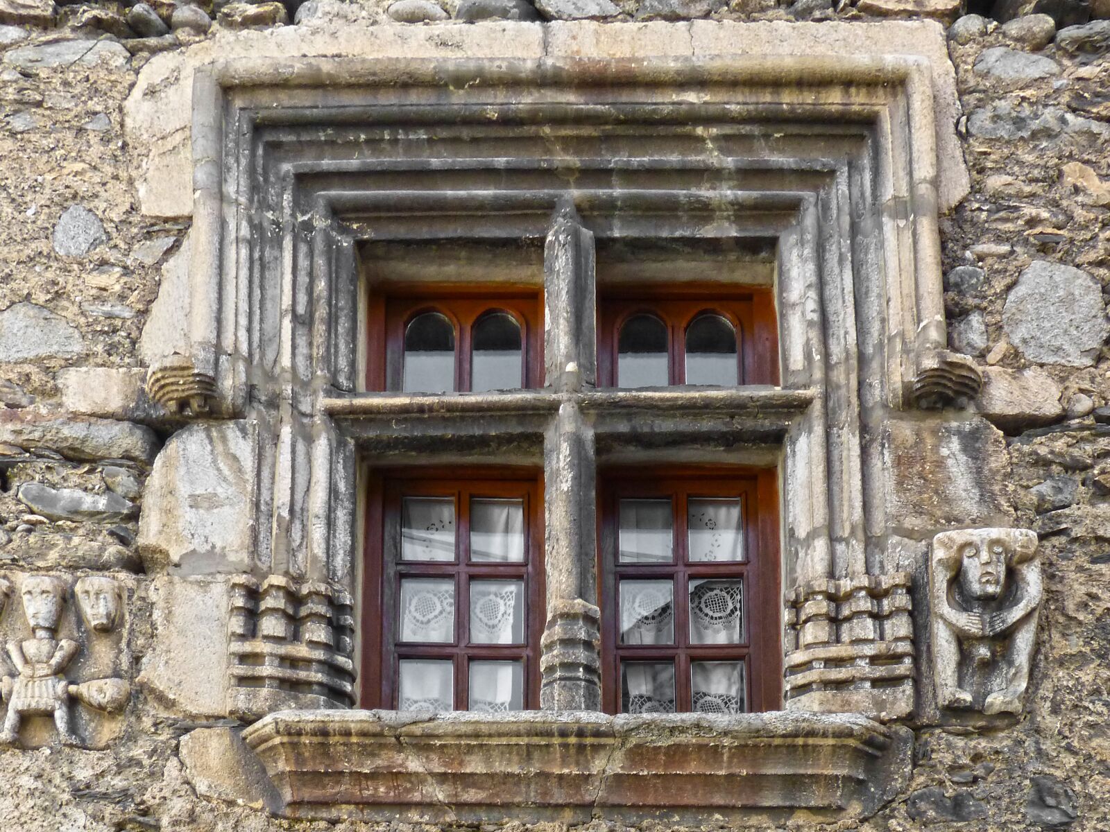 Panasonic DMC-FZ62 sample photo. Window, sculpted stone, medieval photography