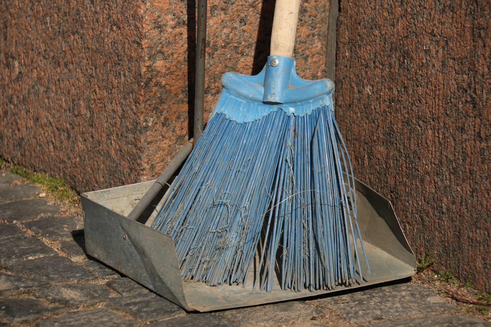 Canon EOS 70D sample photo. Broom, cleaning, clean photography