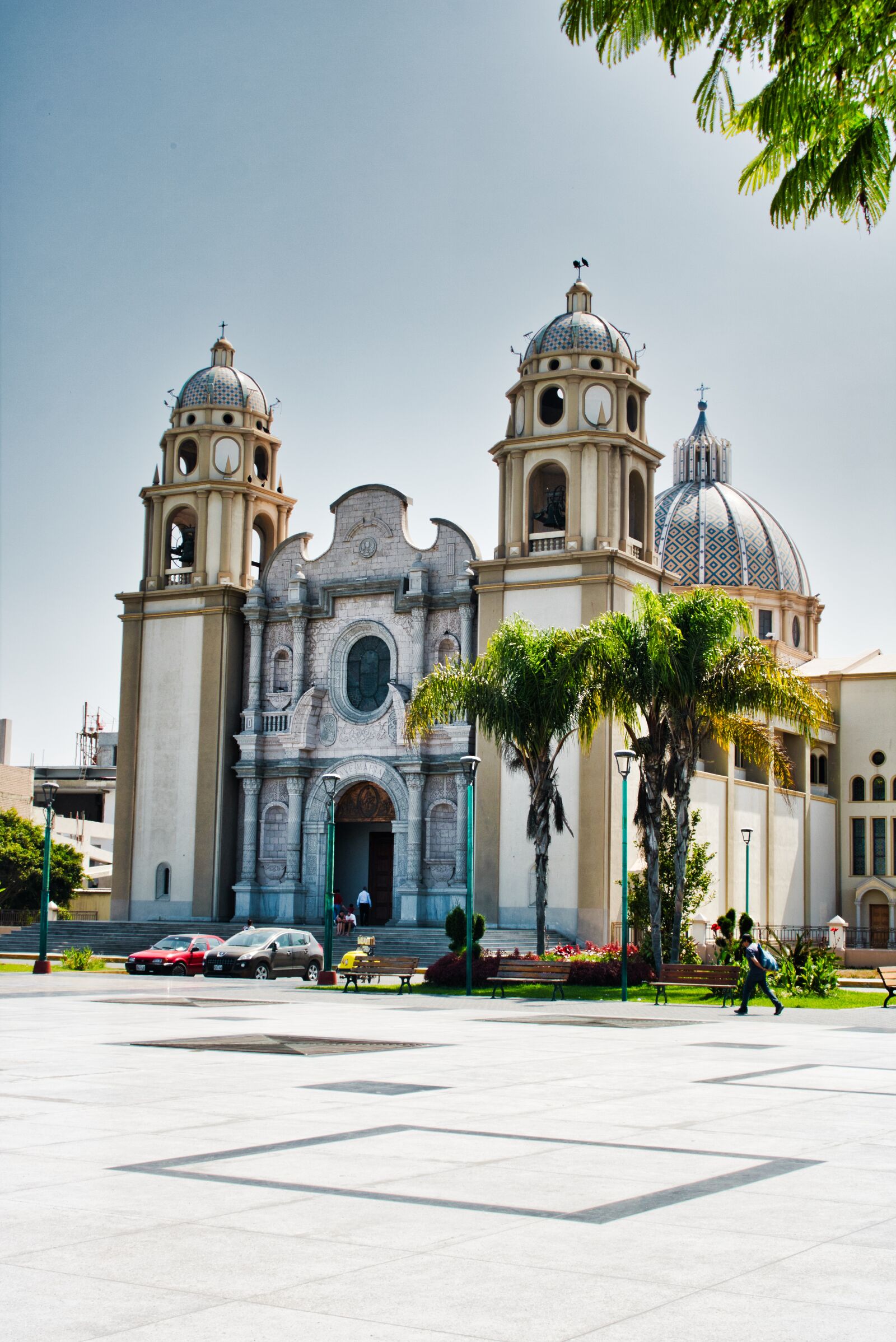 Canon EOS 750D (EOS Rebel T6i / EOS Kiss X8i) sample photo. Chimbote, plaza de armas photography