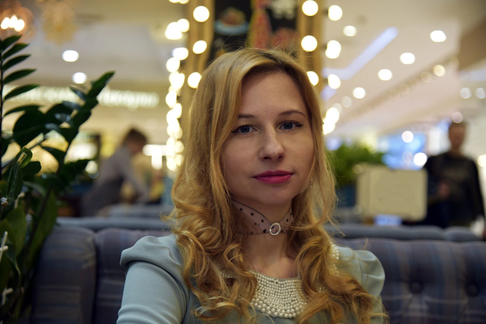 Nikon D750 sample photo. Girl, café, dress photography