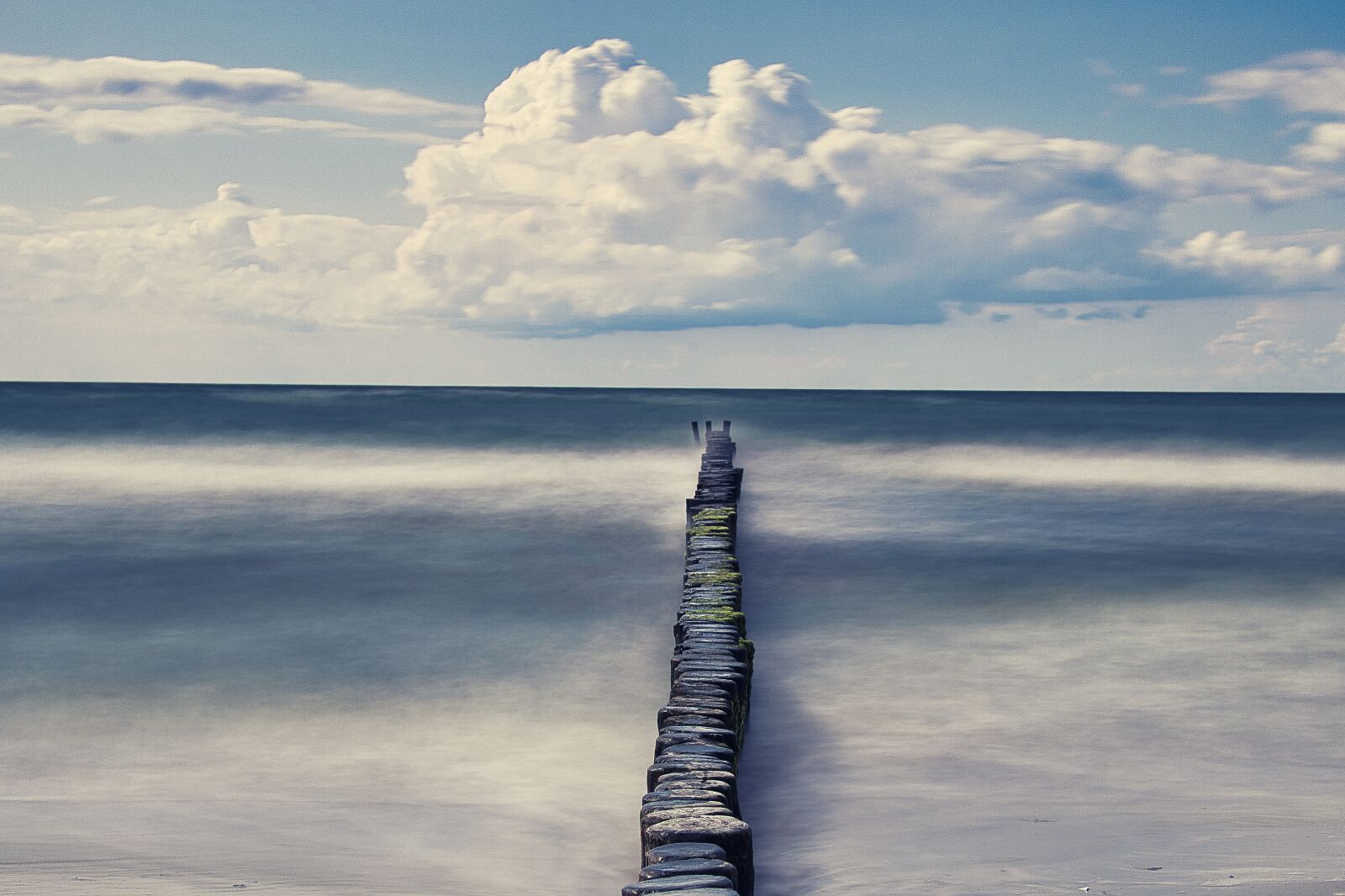 Fujifilm X-T2 sample photo. Groynes, baltic sea, water photography