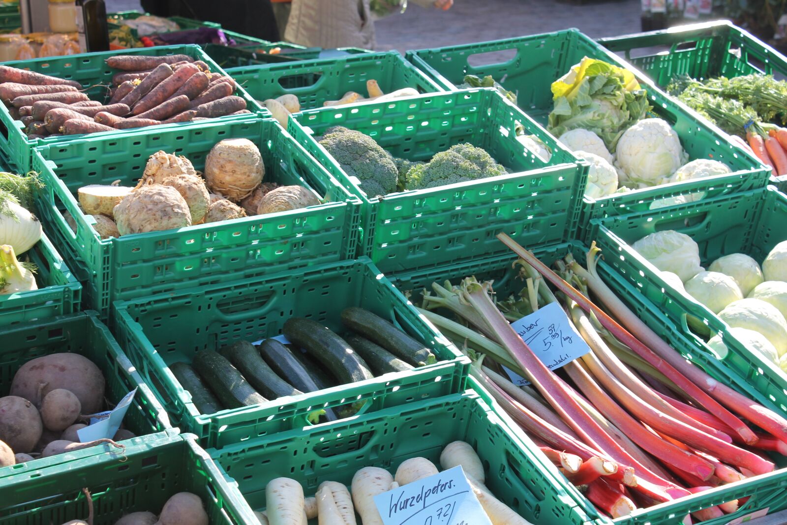 Canon EOS 1100D (EOS Rebel T3 / EOS Kiss X50) sample photo. Vegetables, market, sale photography