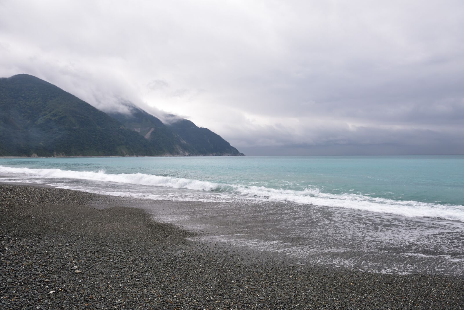 Nikon D810 sample photo. Waves, hualien, beach photography