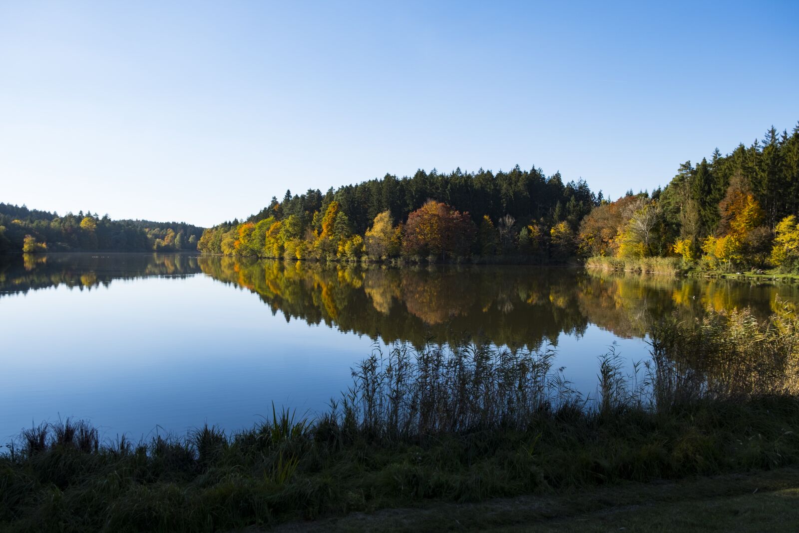 Fujifilm XF 18-55mm F2.8-4 R LM OIS sample photo. Lake, water, autumn photography