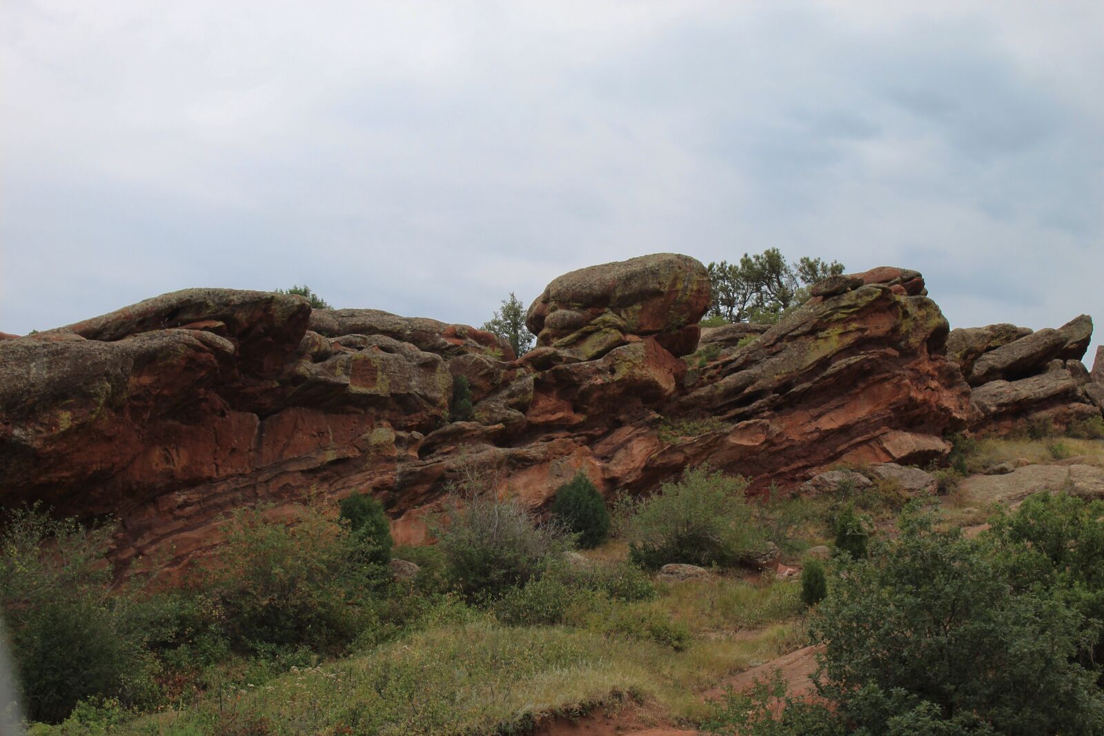 Canon EOS 1300D (EOS Rebel T6 / EOS Kiss X80) sample photo. Red rocks park, mountains photography