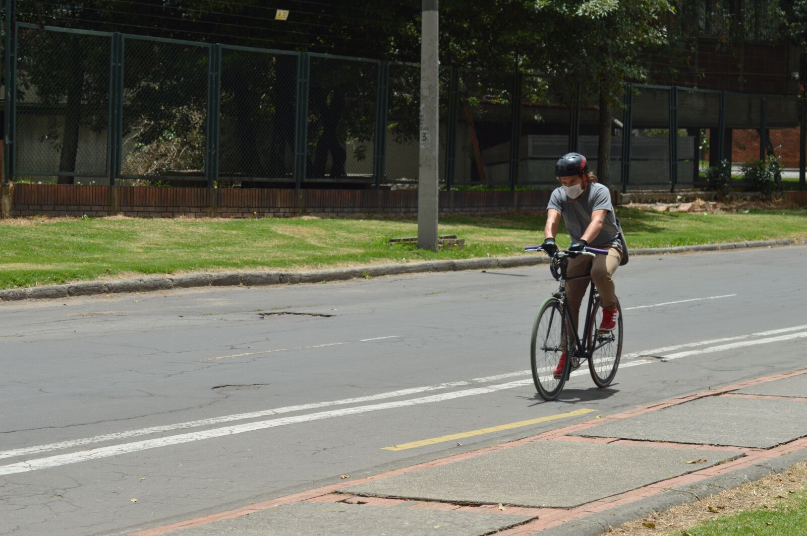 Nikon D3200 sample photo. Bogotá, unal, bicycle photography
