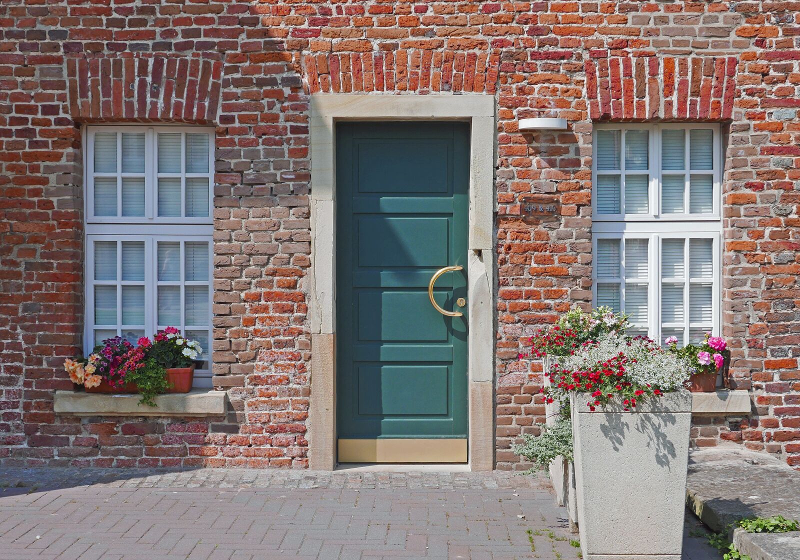 Panasonic Lumix DMC-LX100 sample photo. Old house, modern door photography