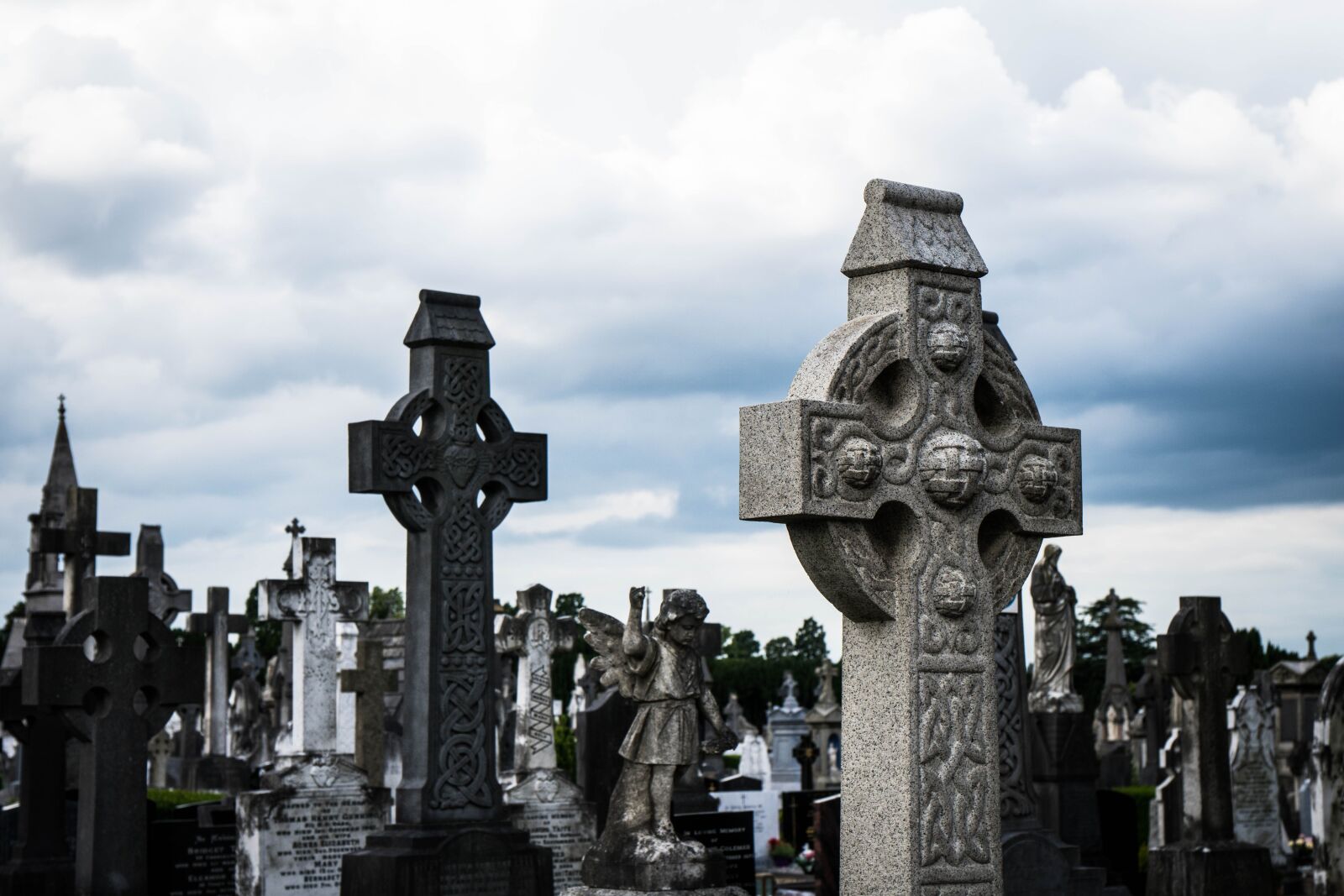 Sony a6500 + Sony Vario-Tessar T* E 16-70mm F4 ZA OSS sample photo. Glasnevin, dublin, ireland photography