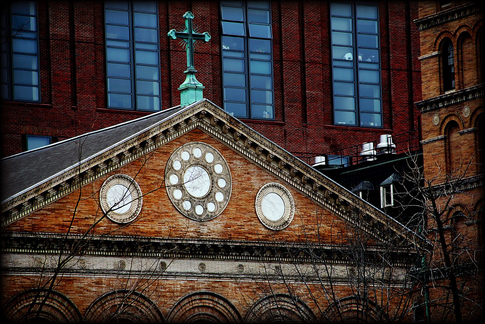 Canon EOS 550D (EOS Rebel T2i / EOS Kiss X4) sample photo. Church, urban, religious monuments photography