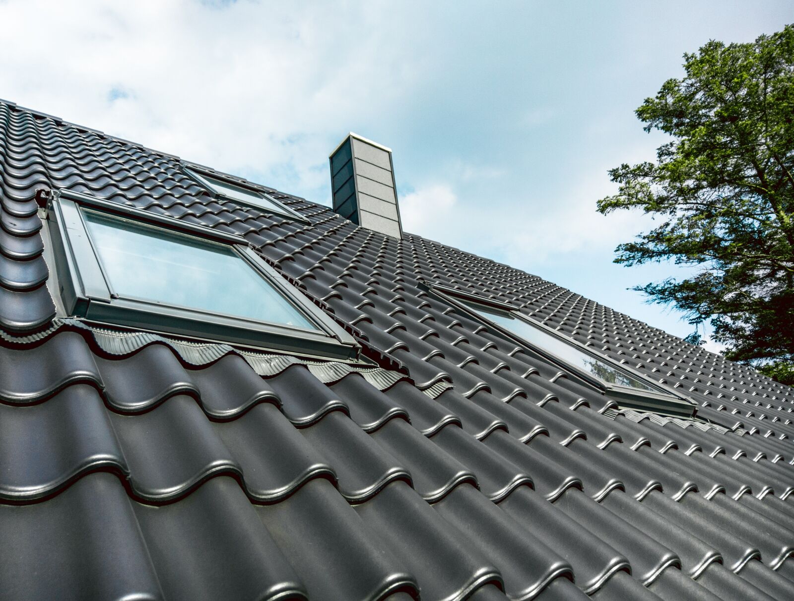 Canon EOS 5D Mark IV sample photo. House, texture, roof photography