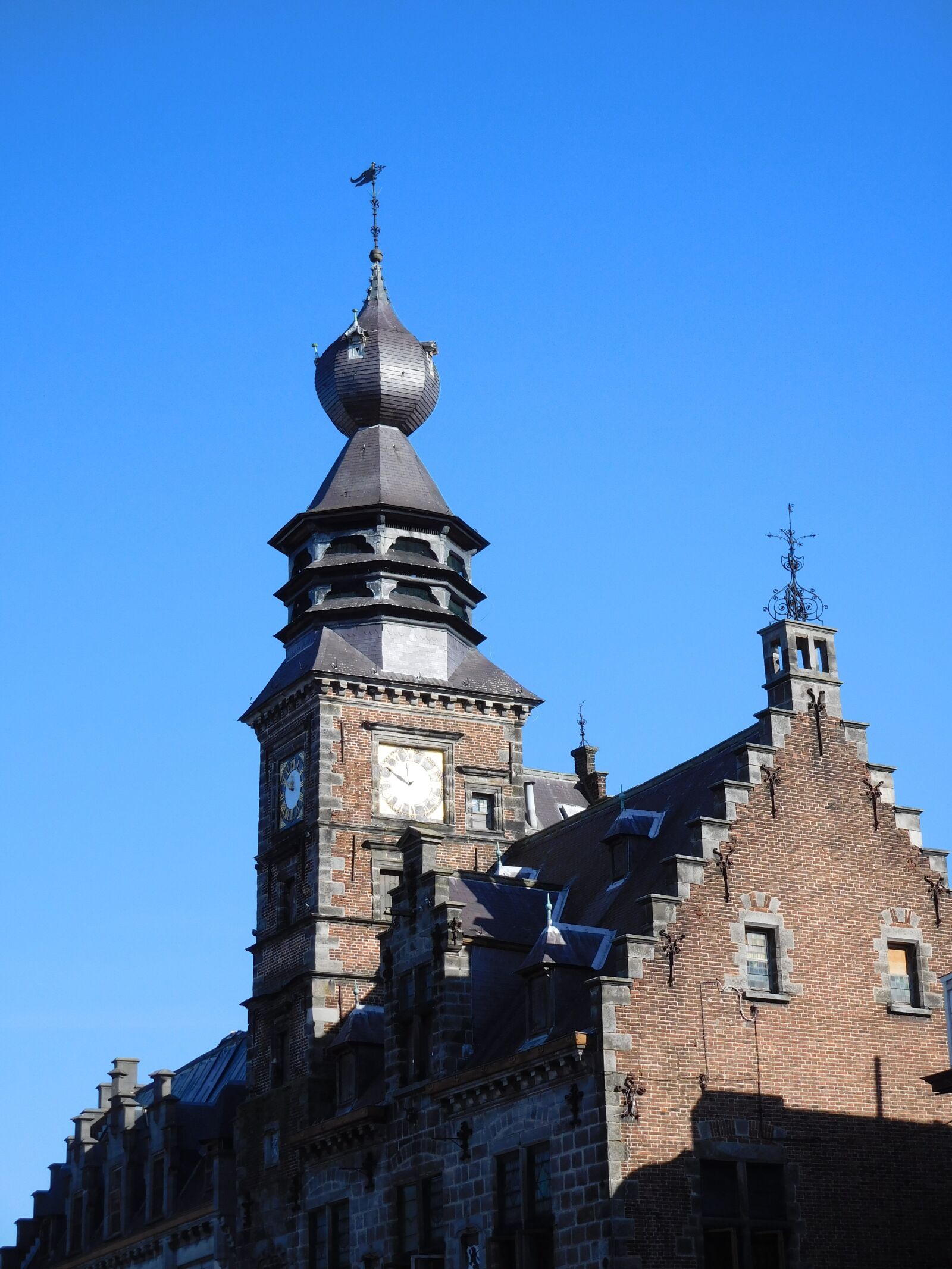 Nikon Coolpix S7000 sample photo. Binche, belfry, city photography