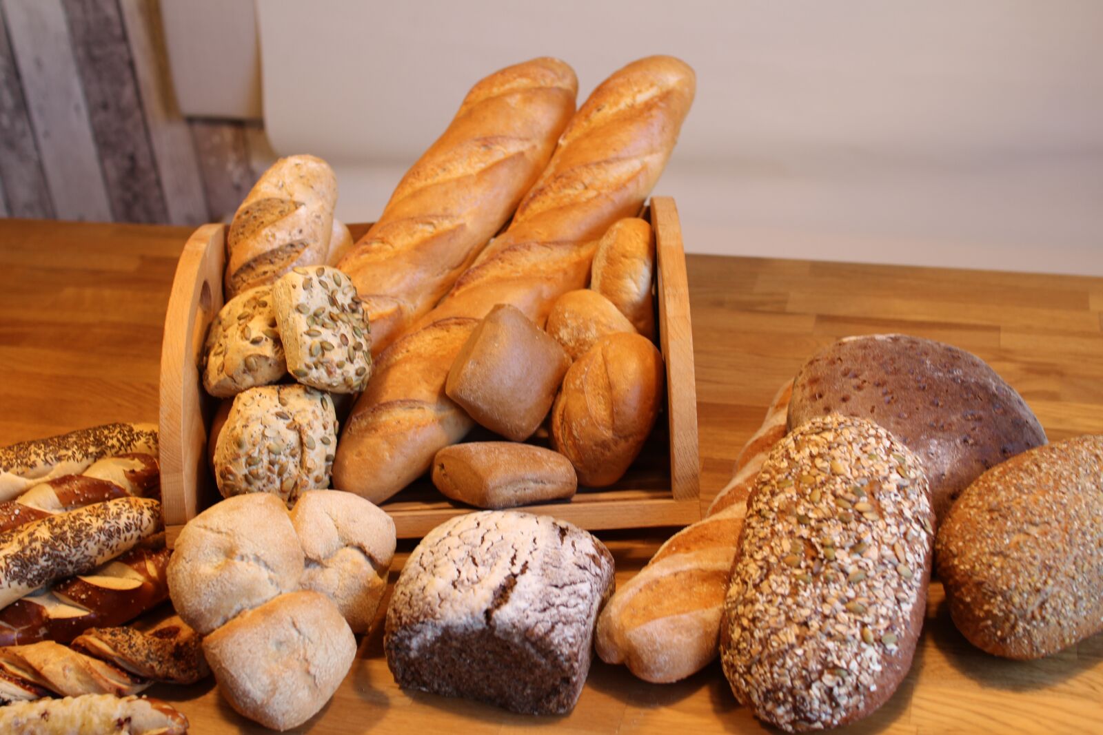 Canon EOS 650D (EOS Rebel T4i / EOS Kiss X6i) sample photo. Bread, roll, baked goods photography