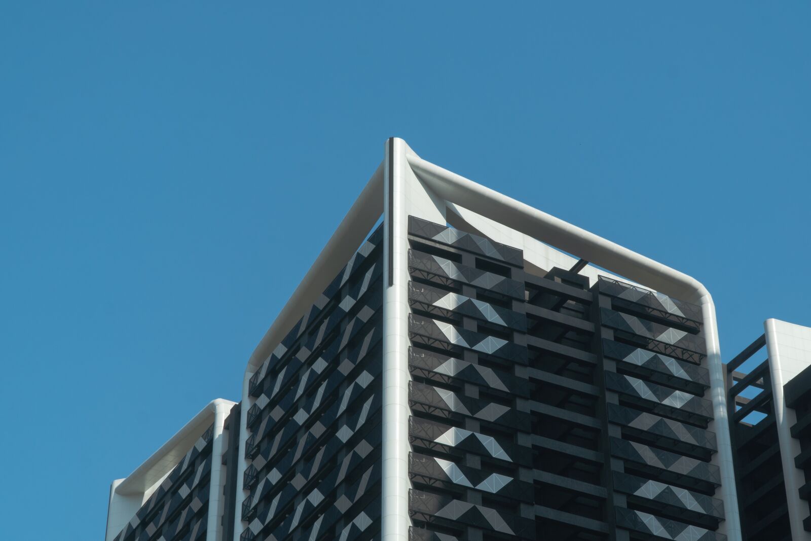 Sony a6300 + Sony E PZ 18-105mm F4 G OSS sample photo. Taiwan, kaohsiung, skyscraper photography