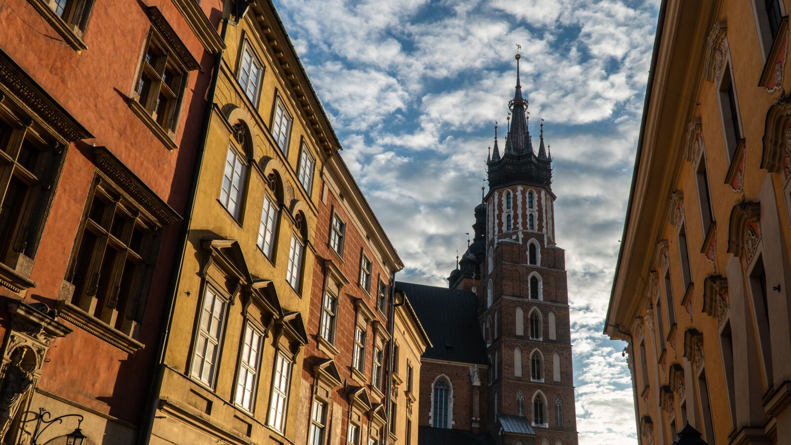 Sony a6300 + Sony E PZ 18-105mm F4 G OSS sample photo. Krak w, the background photography