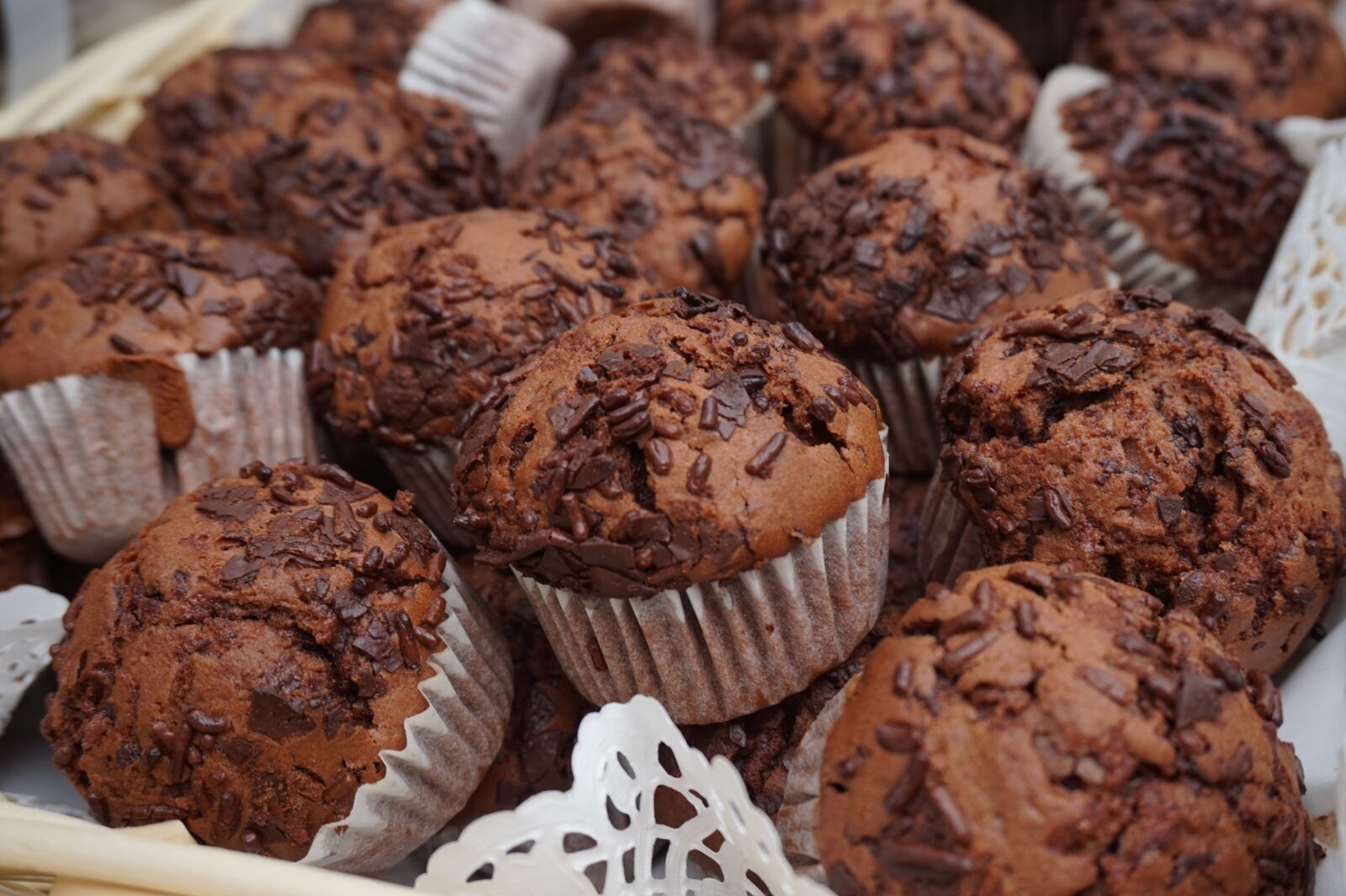 Sony E 16-50mm F3.5-5.6 PZ OSS sample photo. Muffins, sweet, chocolate photography