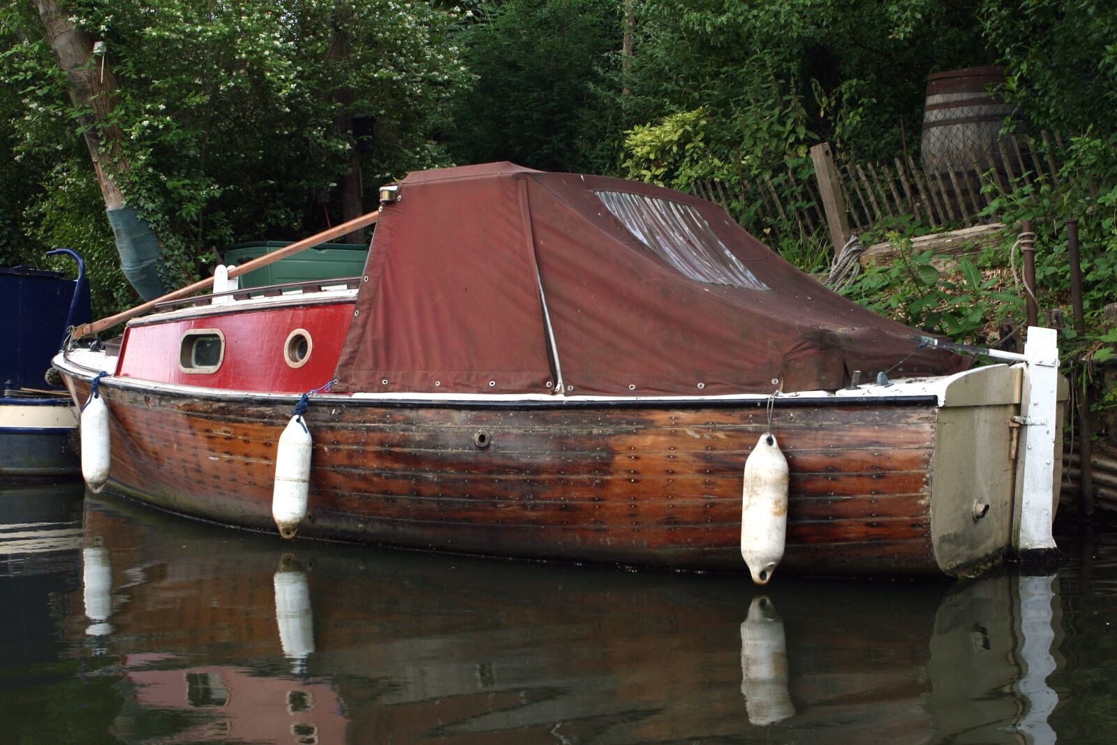 Canon EOS 30D sample photo. Aquatic, berth, berthed photography