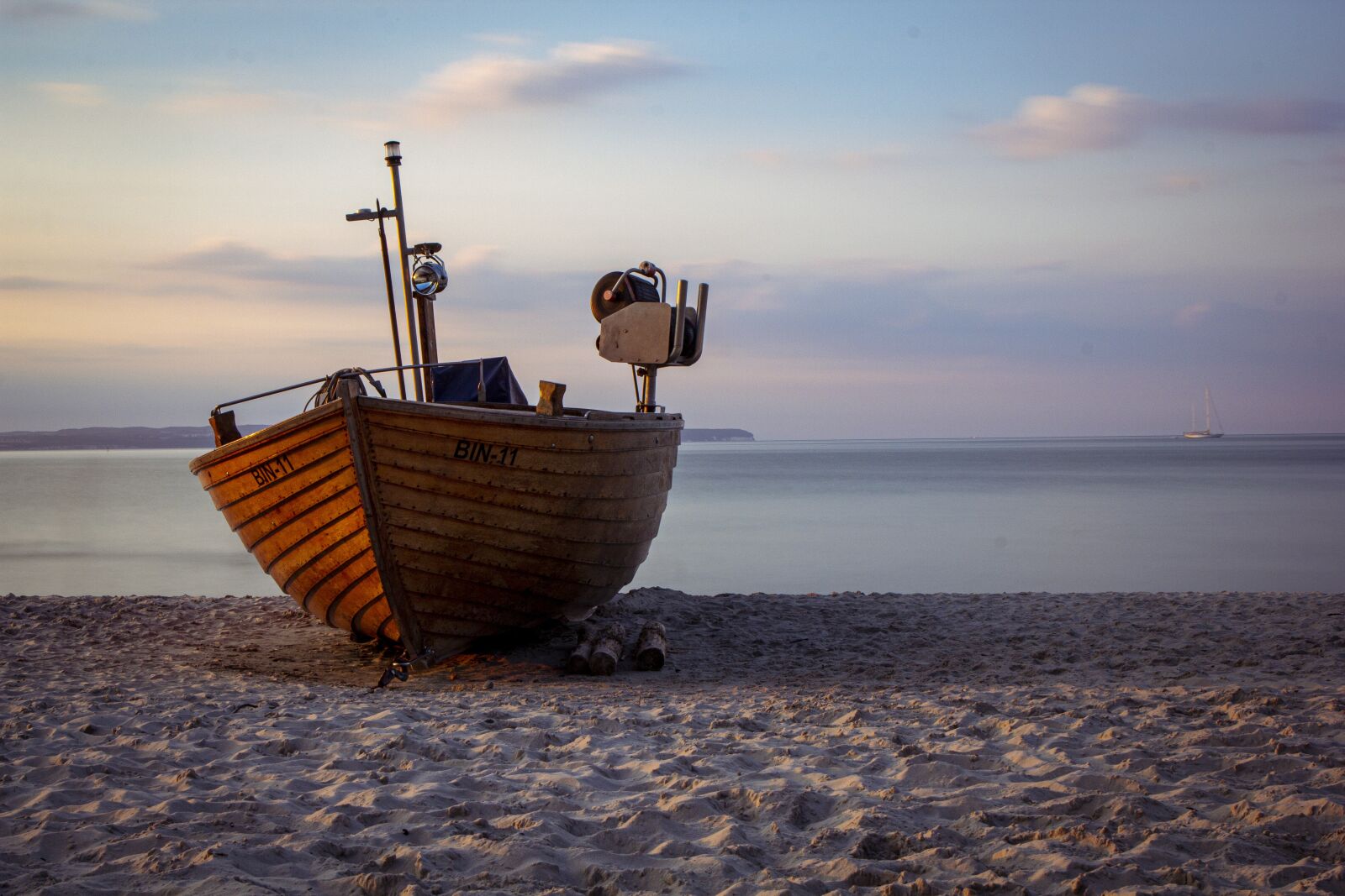 Canon EOS 60D + Canon EF 24-70mm F4L IS USM sample photo. Boat, ship, sand photography