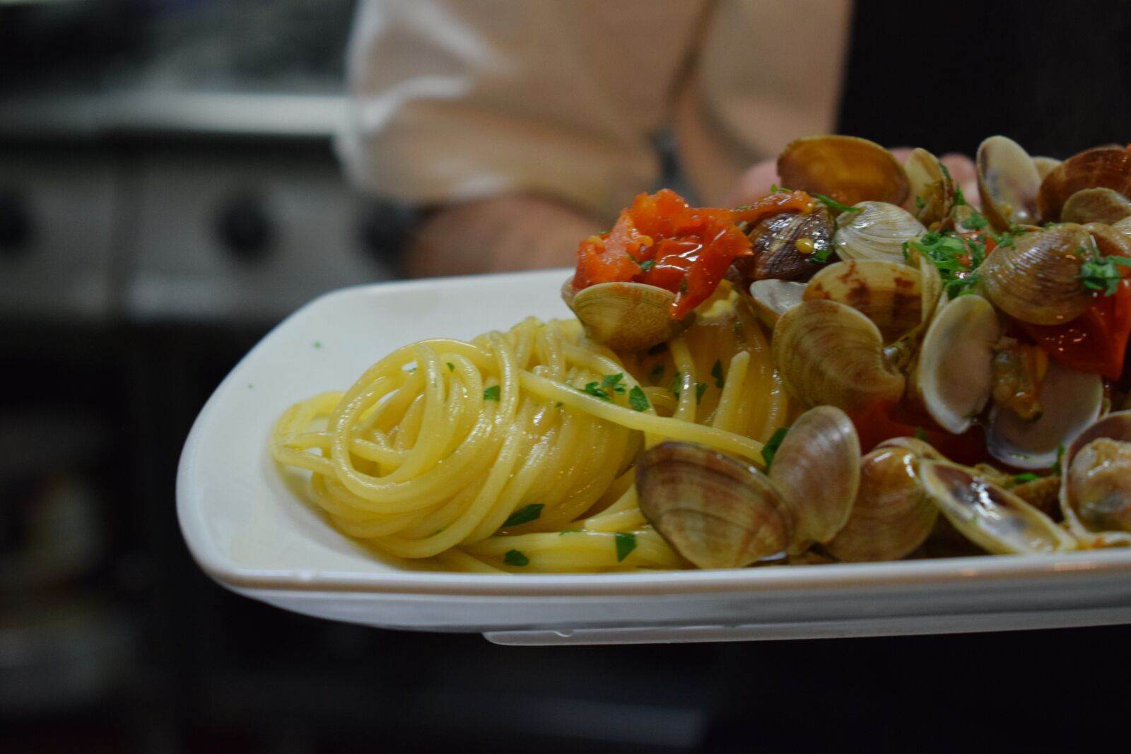 Nikon D3300 sample photo. Spaghetti, clams, tomato photography