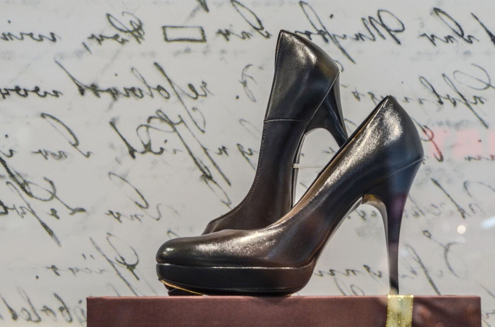 Nikon D5100 sample photo. Footwear, shoe, leather, foot photography
