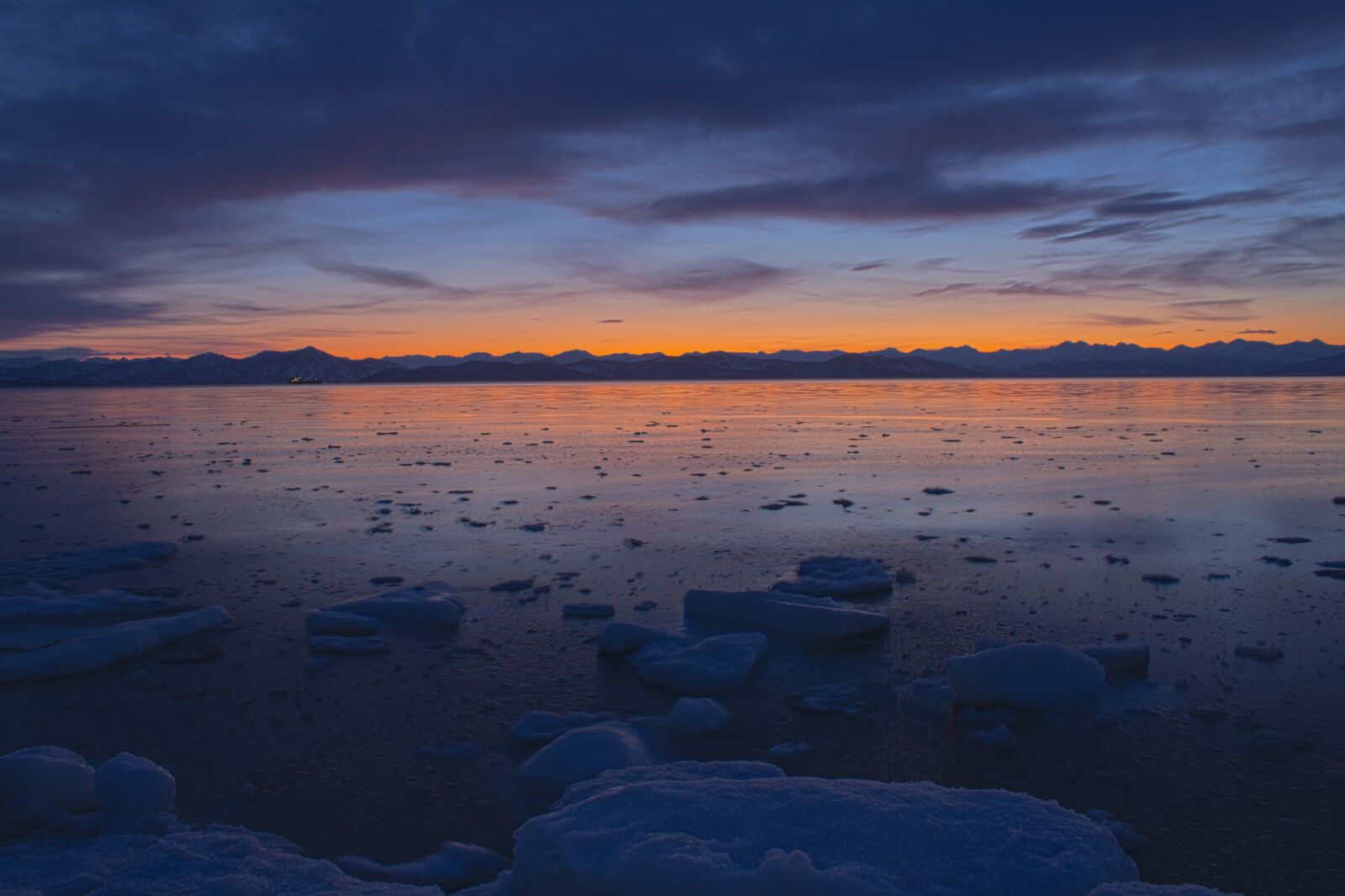 Canon EOS 2000D (EOS Rebel T7 / EOS Kiss X90 / EOS 1500D) sample photo. Kamchatka, sunset, mountains photography