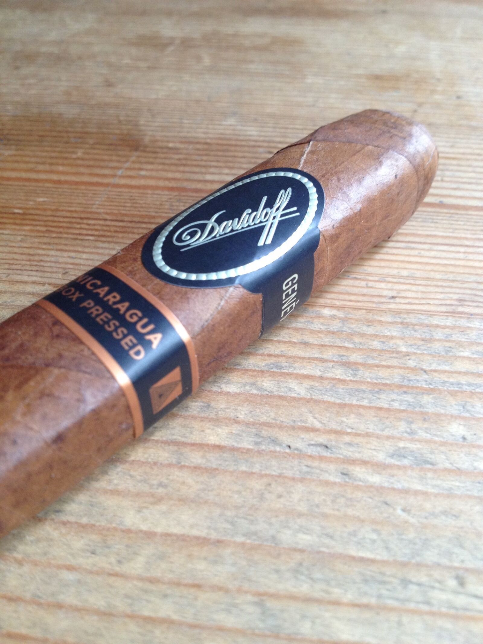 iPhone 4S back camera 4.28mm f/2.4 sample photo. Cigar, davidoff, smoking photography