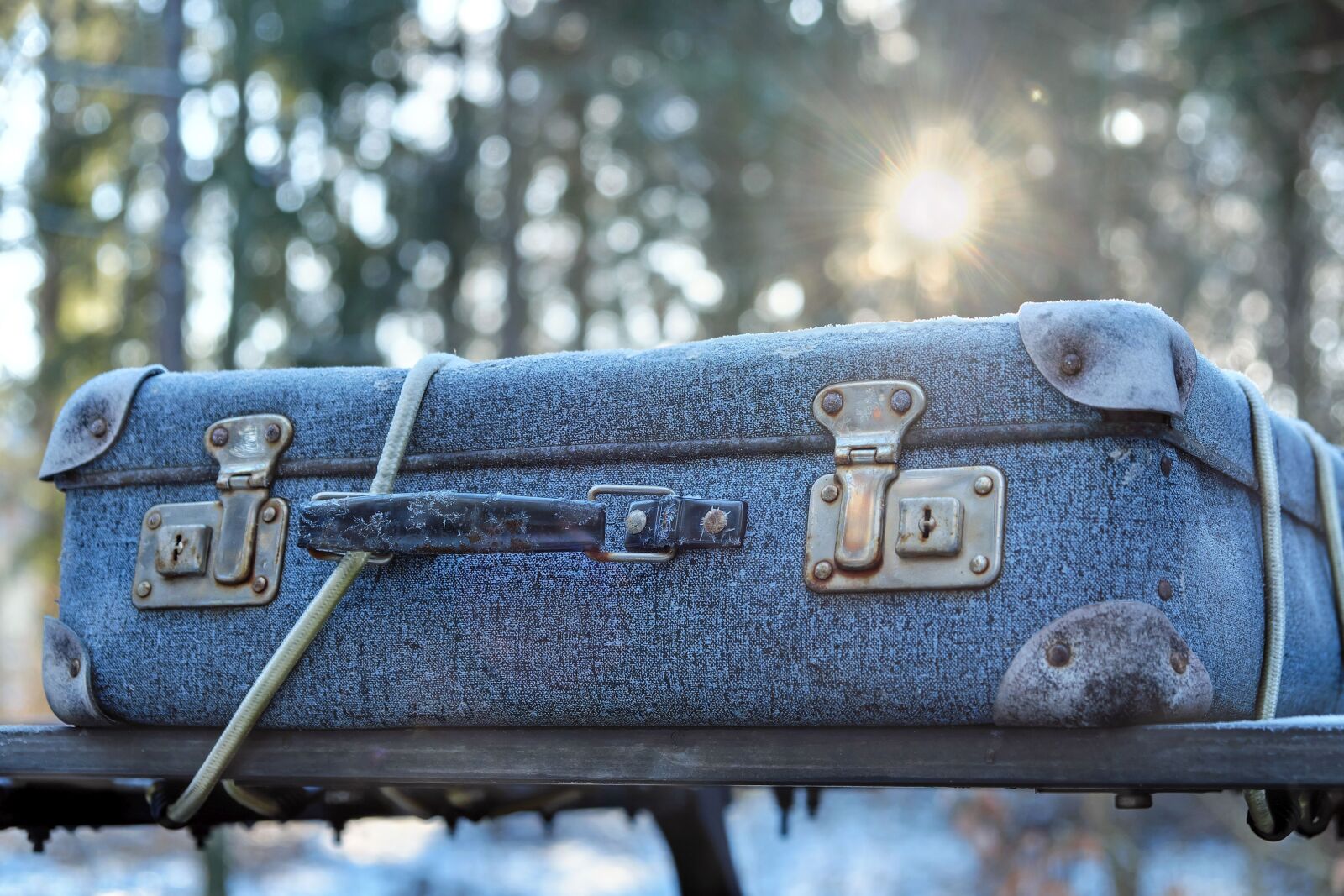 Fujifilm X-T10 sample photo. Luggage, cardboard suitcase, worn photography