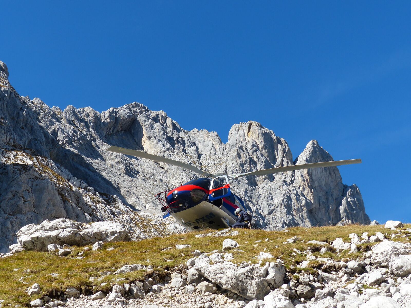 Panasonic Lumix DMC-FZ200 sample photo. Helicopter, police, mountain rescue photography